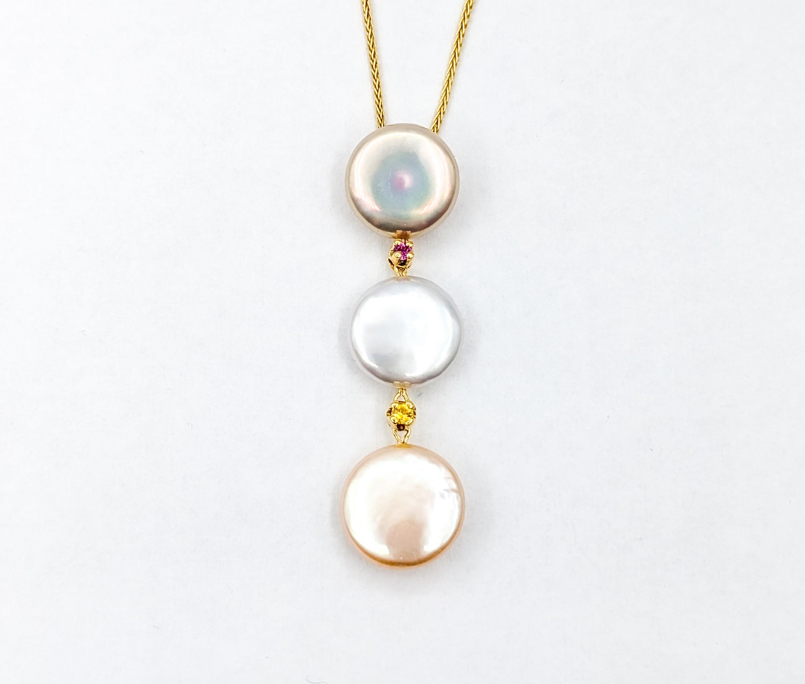 Moderne Pendentif en or jaune avec perle bouton des mers du Sud Yvel en vente
