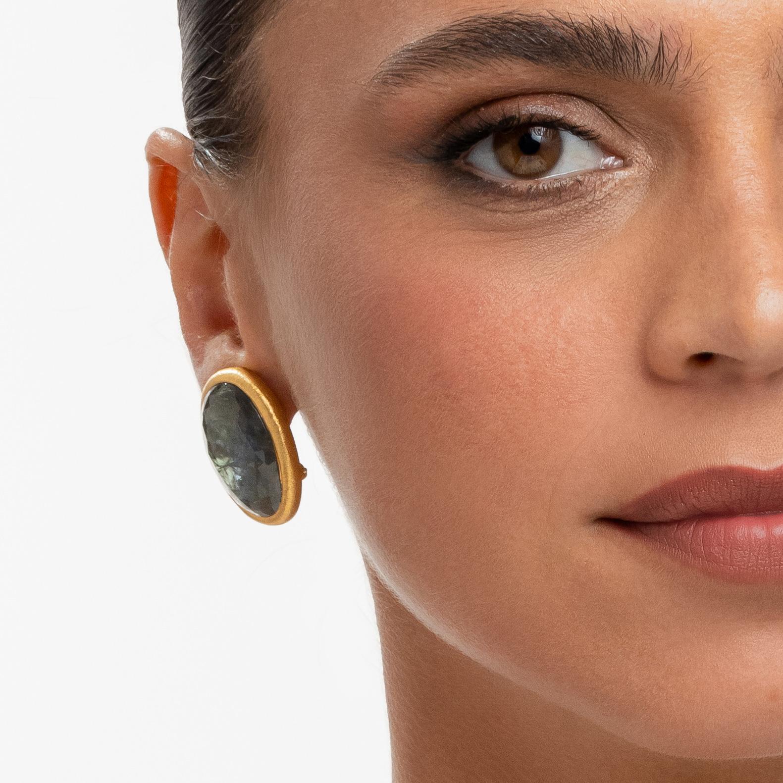 Yvel Tansanit-Ohrringe aus 18K Gelbgold (Rundschliff) im Angebot