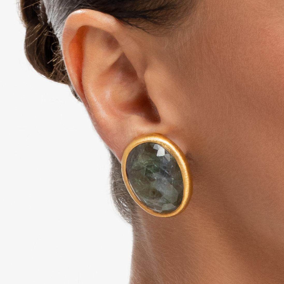 Yvel Tansanit-Ohrringe aus 18K Gelbgold im Zustand „Neu“ im Angebot in Jerusalem, IL