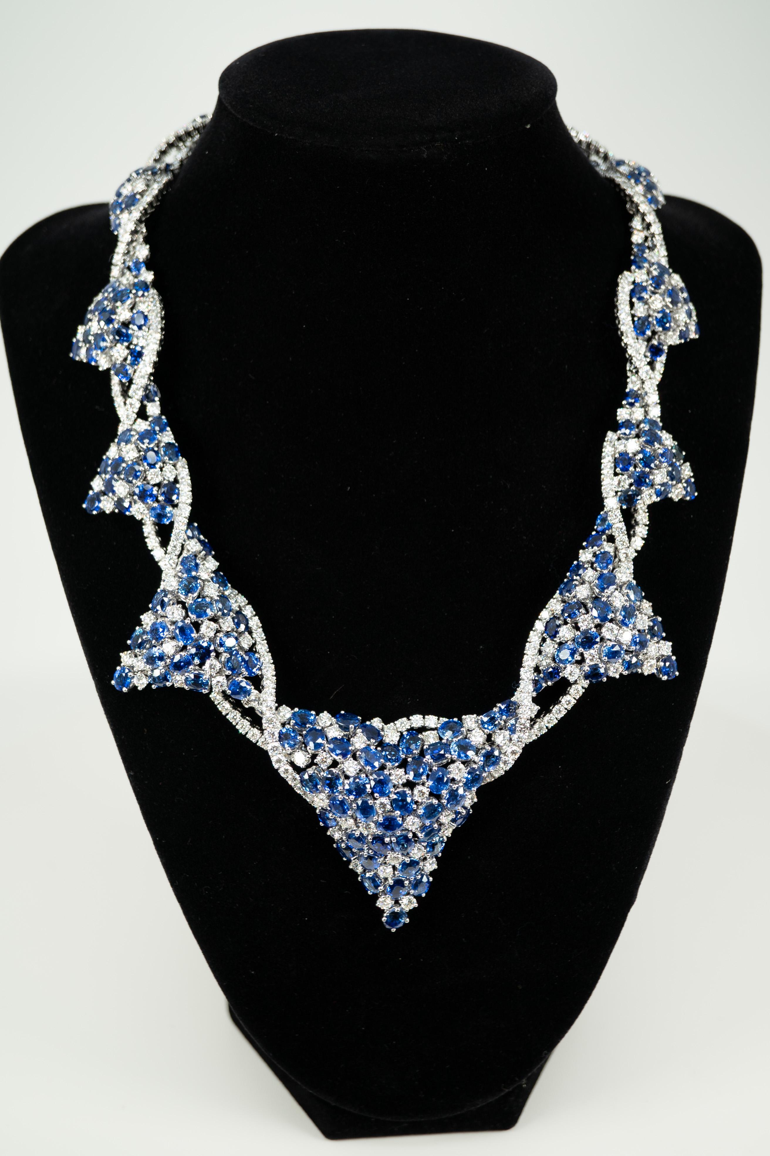 Yvel White Gold 28.48 Carat Diamond 69.65 Carat Blue Sapphire Necklace For Sale 5