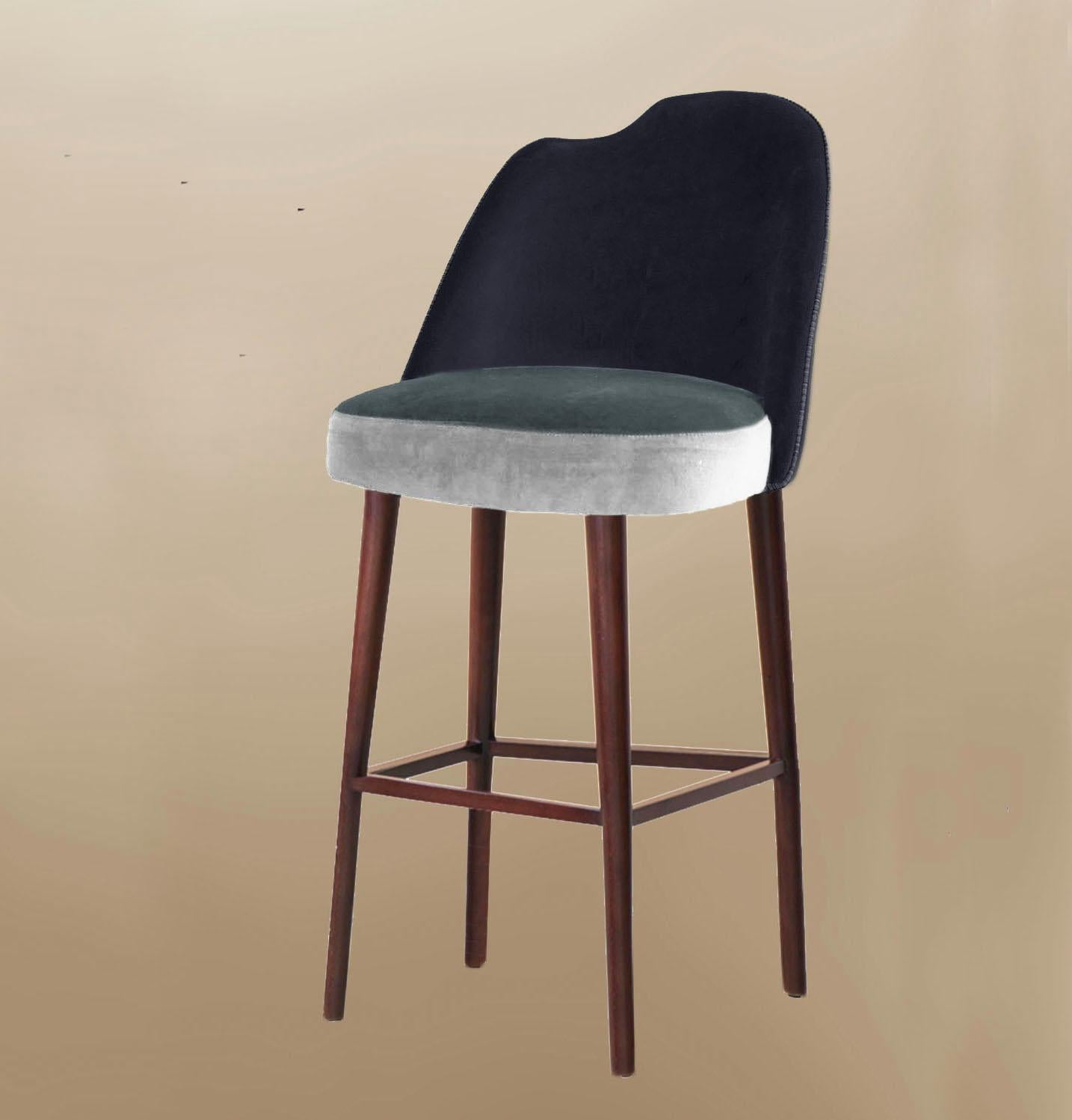 The Yves chair is a piece created by the prestigious Spanish designer Sergio Prieto for Dovain Studio. Its shapes and materials allow it to adapt to any environment, from a classic space to something contemporary and fresh. Yves is the name of the