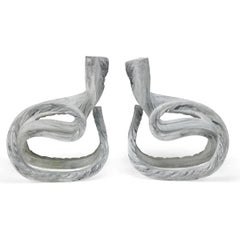 Yves Boucard Paire de grands fauteuils à bascule en bois sculpté peints à la main