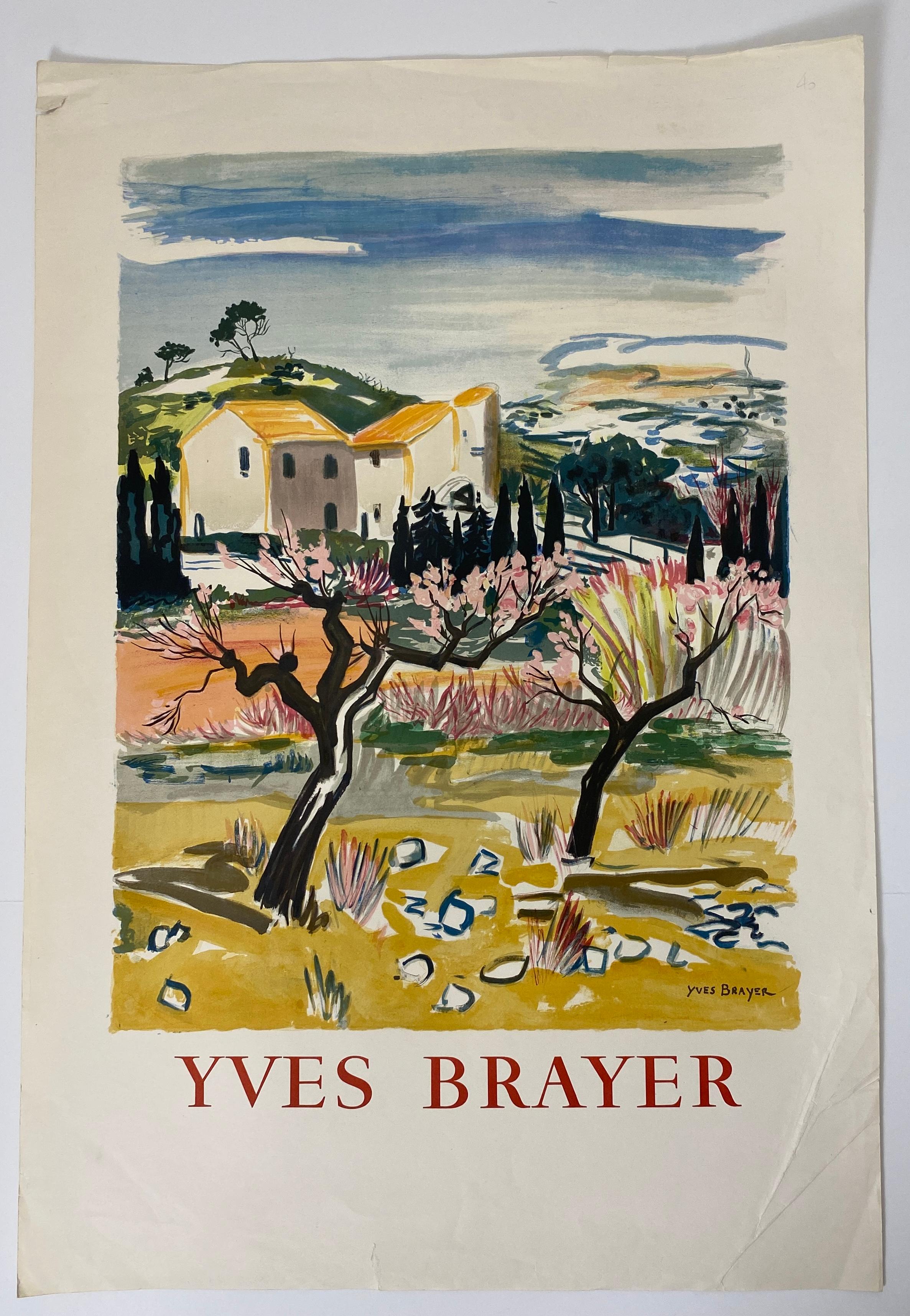 Cartel original de época para una exposición de obras del pintor francés Yves Brayer (1907-1990) con una ilustración escénica en color que representa la campiña provincial francesa con árboles frutales en primer plano y una casa tradicional y