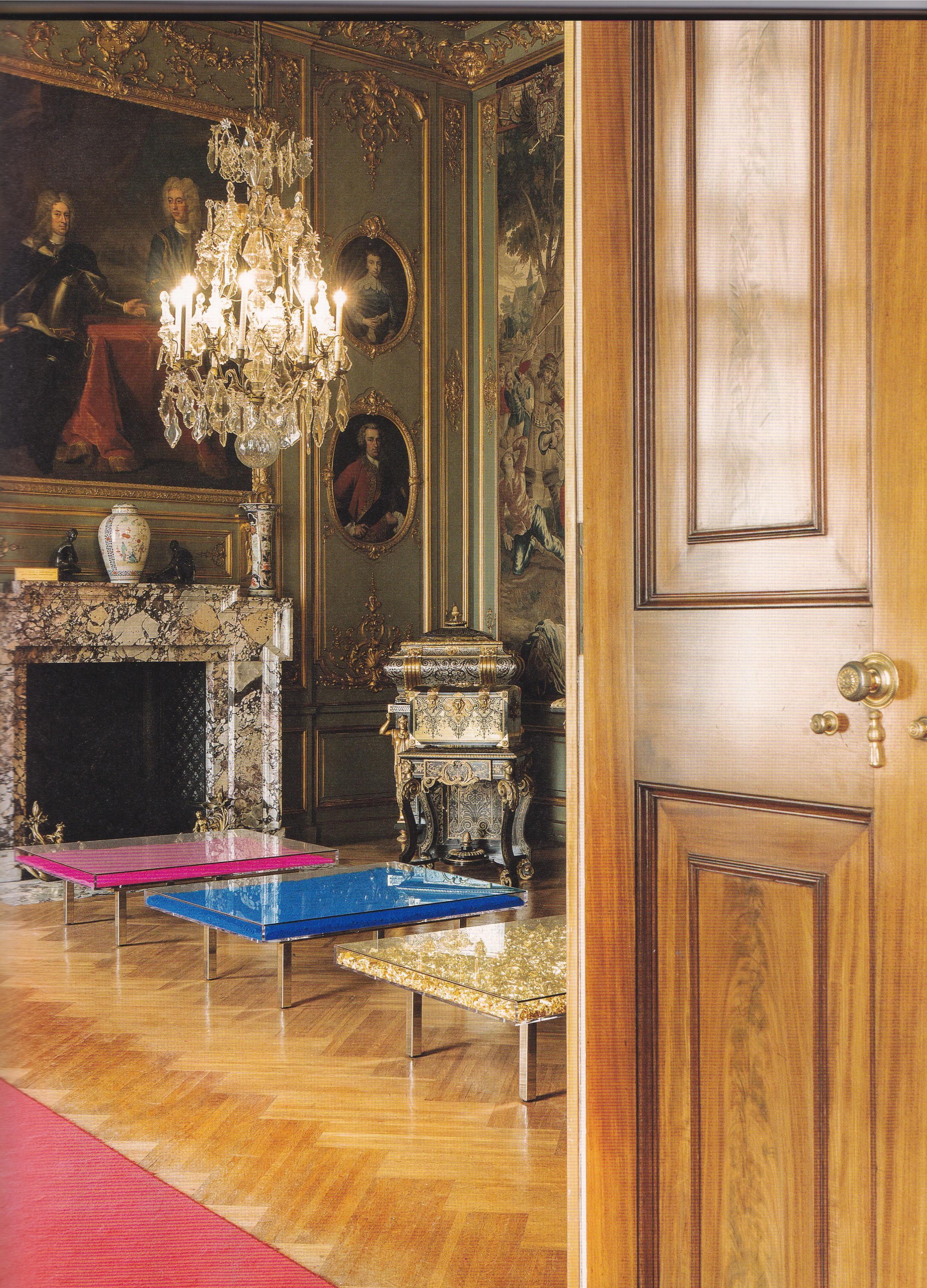 Table basse en or 24 carats avec feuilles d'or Yves Klein, revendeur agréé à Paris en vente 3