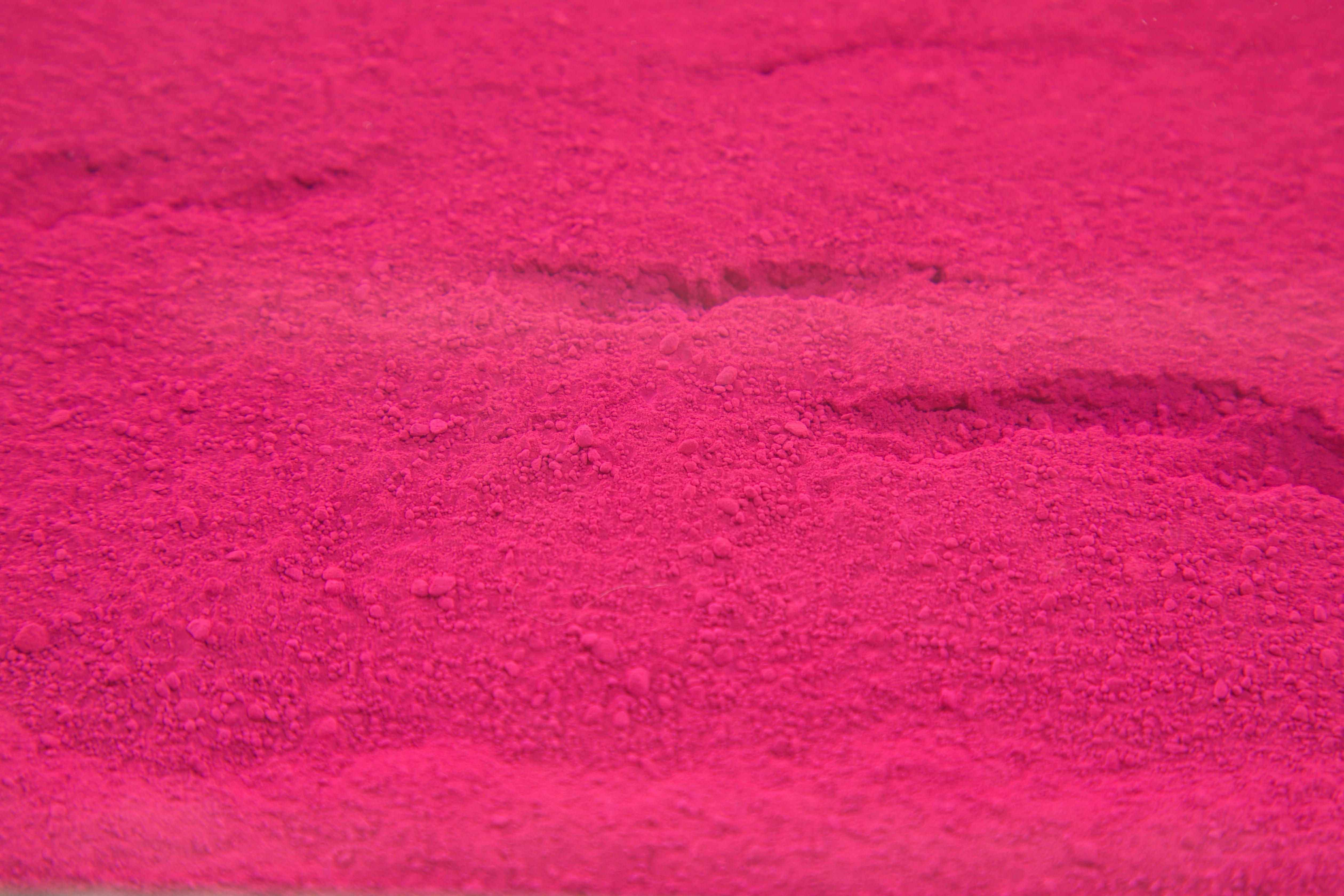 Table de cocktail en pigments roses 'Monopink' de Yves Klein, 1961 / 1963, signée  10