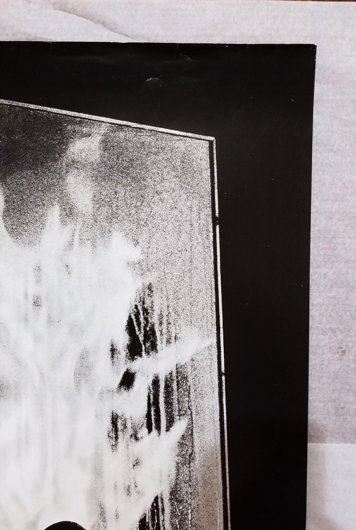 Galerie Karl Flinker (Peintures de Feu) Poster /// Yves Klein Feuergemälde Kunst im Angebot 3