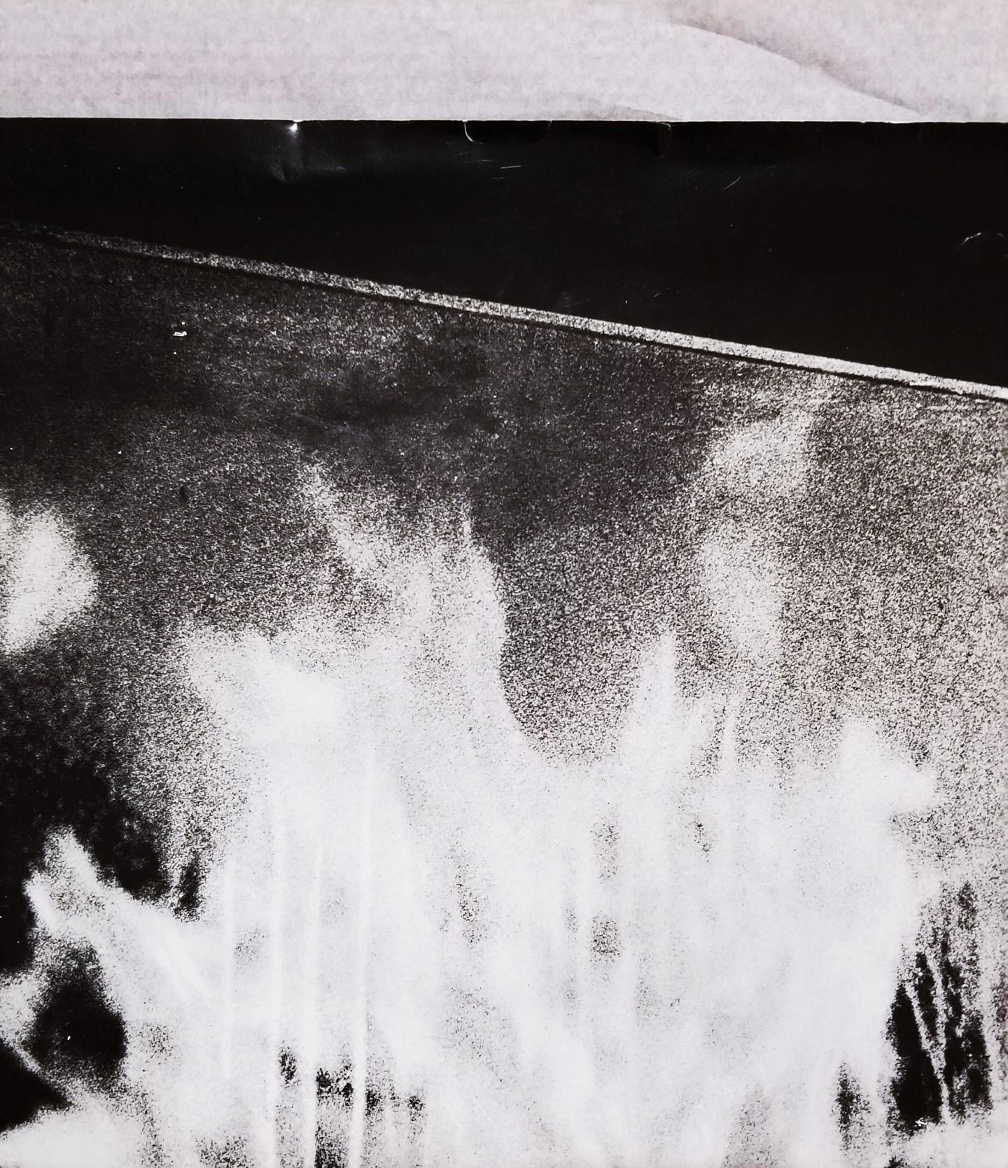 Galerie Karl Flinker (Peintures de Feu) Poster /// Yves Klein Feuergemälde Kunst im Angebot 5