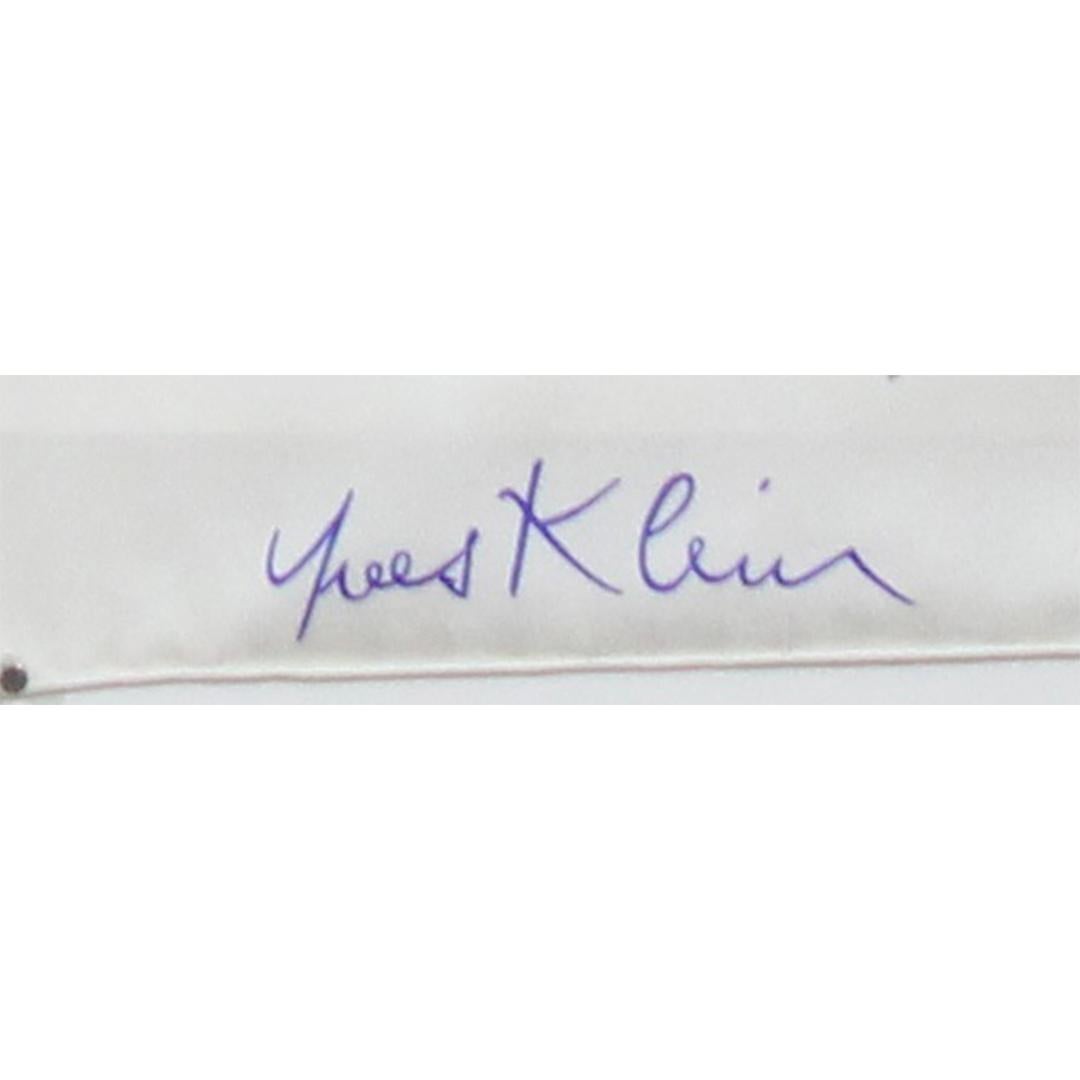 Impreso sobre seda en 1993 bajo la supervisión de Yves Klein - Anthropométries en venta 1