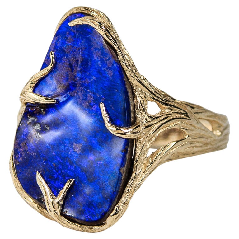 Bague en or jaune et opale, opale d'Australie, bleu électrique, rocher  naturel En vente sur 1stDibs