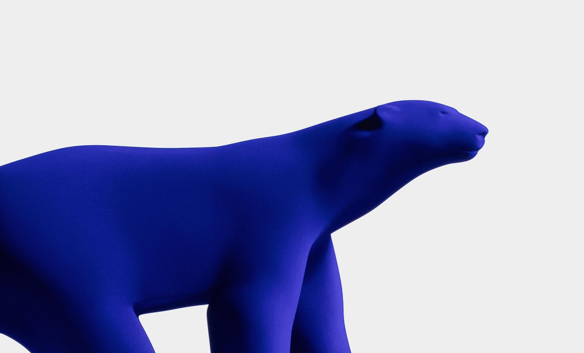 YVES KLEIN L'OURS POMPON Escultura limitada incluye COA IKB Diseño Contemporáneo en venta 7