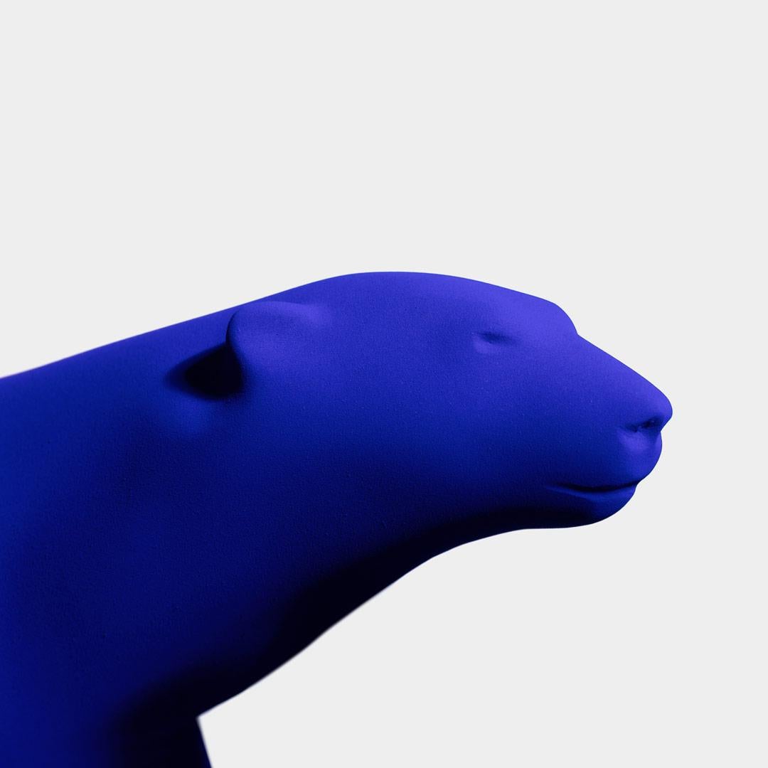 YVES KLEIN L'OURS POMPON Escultura limitada incluye COA IKB Diseño Contemporáneo en venta 8