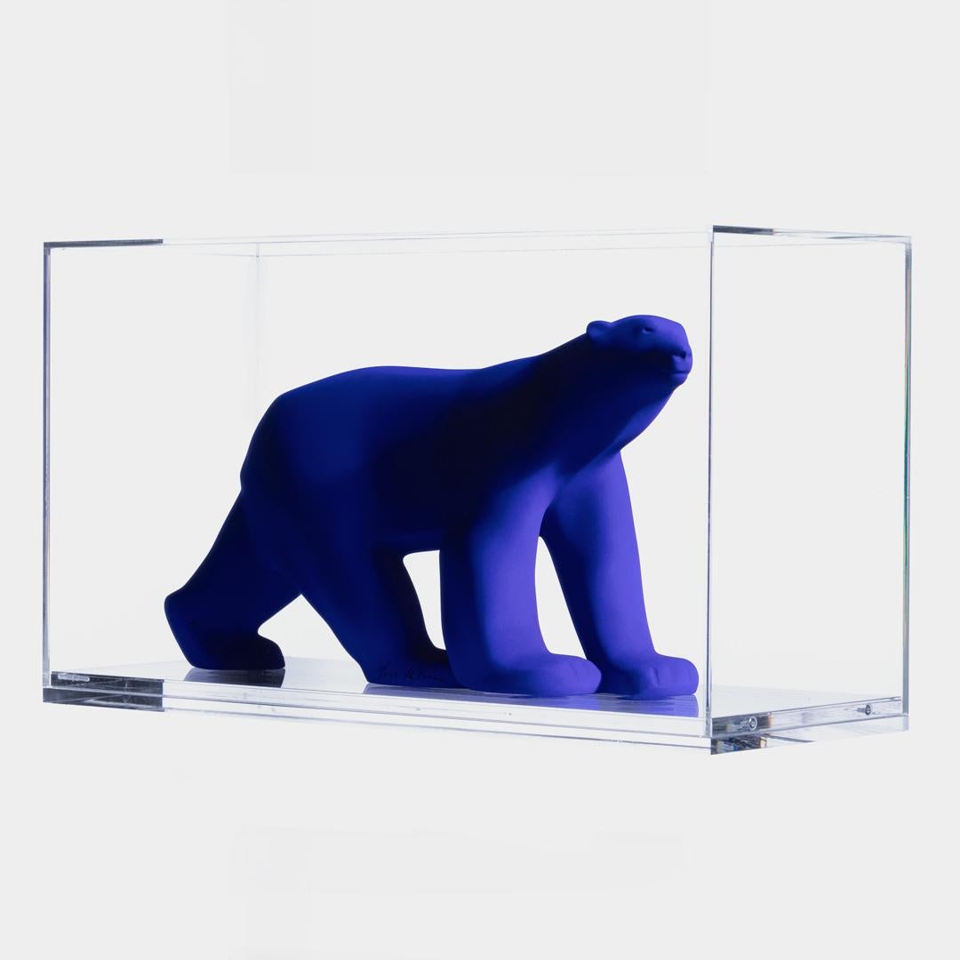YVES KLEIN L'OURS POMPON Limitierte Skulptur mit COA IKB Contemporary Design – Sculpture von Yves Klein