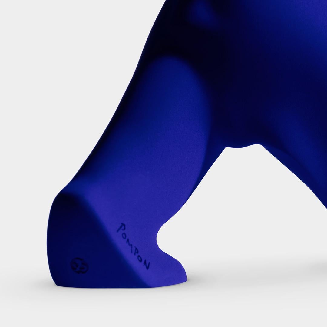 YVES KLEIN L'OURS POMPON Escultura limitada incluye COA IKB Diseño Contemporáneo en venta 4