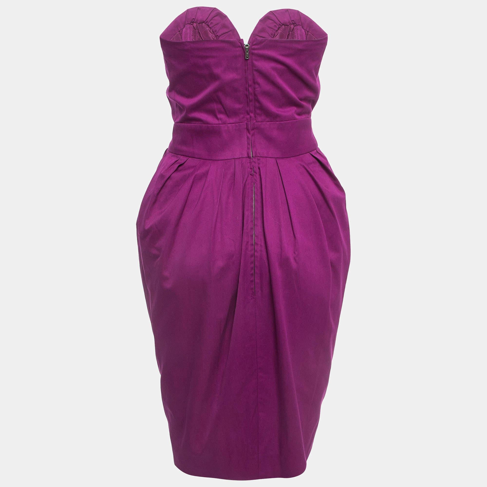 Exhibit a stylish look by wearing this beautiful designer dress. Tailored using fine fabric this dress has a chic silhouette for a framing fit. Style the creation with chic accessories and pumps.
