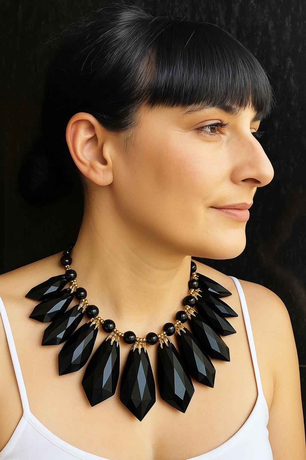 Yves Saint Lauren, prè-à-porter, 1980, metallo dorato,  collo con nappe in resina nera in vendita 3