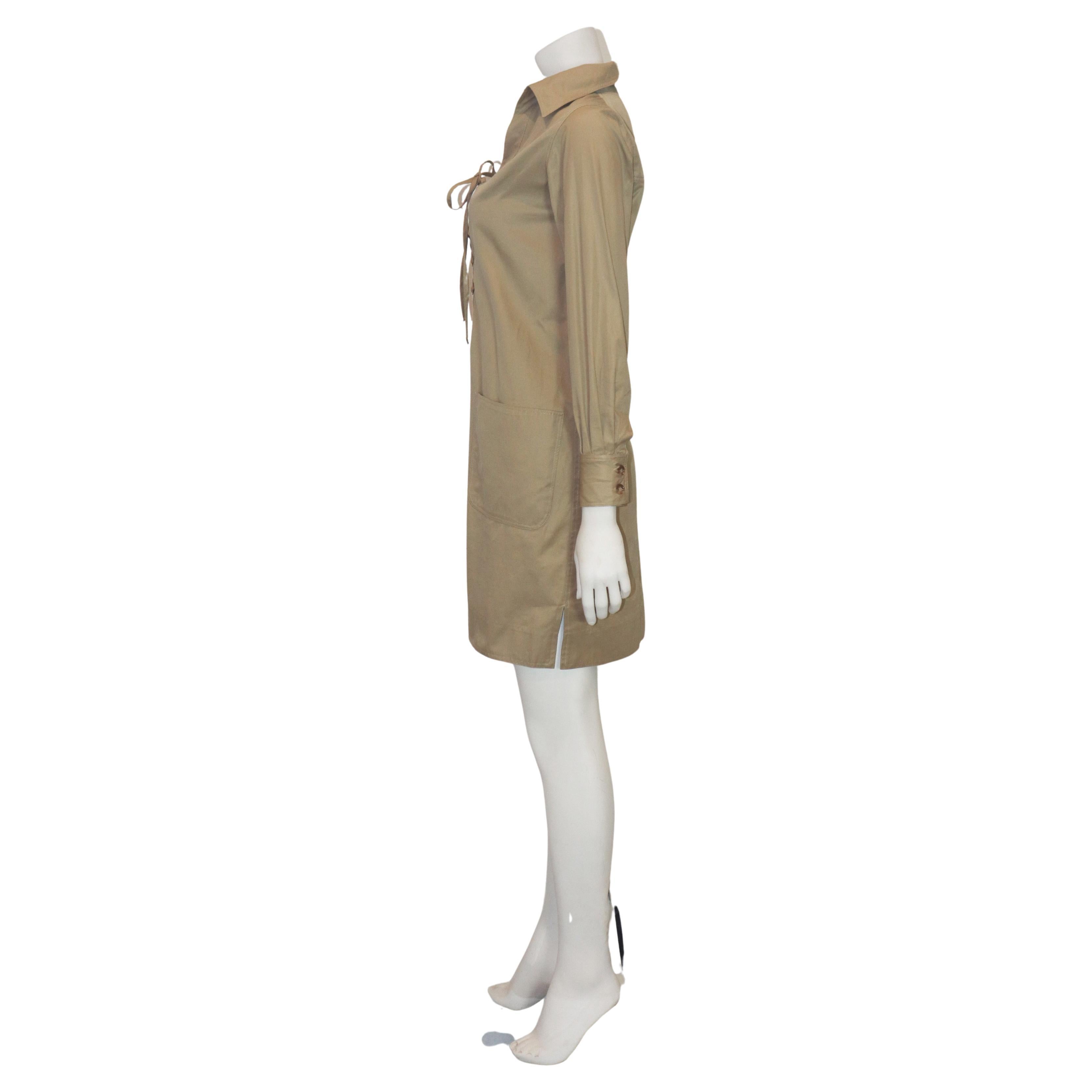 YVES SAINT LAURENT 1968 Minivestido safari con cordones de algodón caqui en venta 2