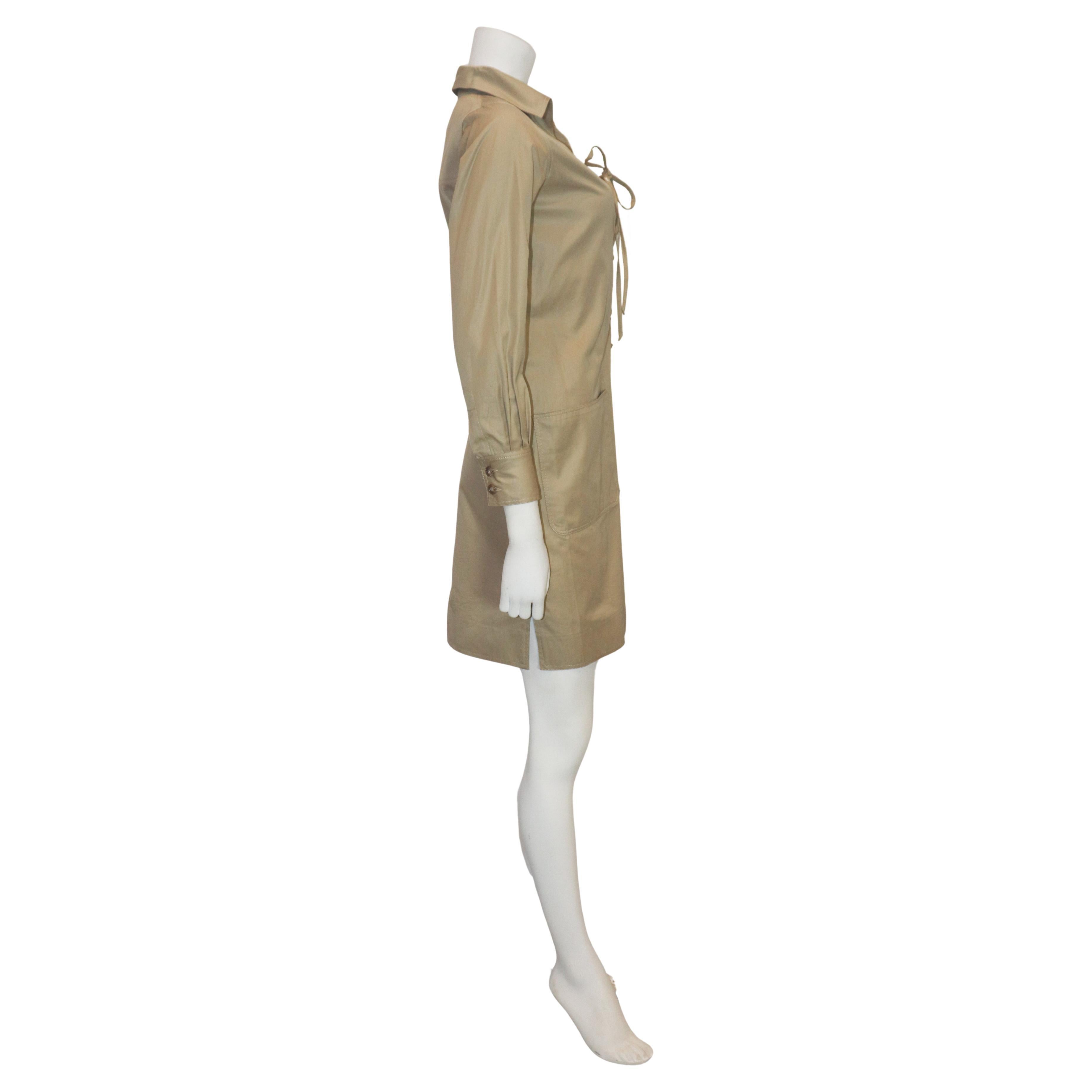 YVES SAINT LAURENT 1968 Minivestido safari con cordones de algodón caqui en venta 3