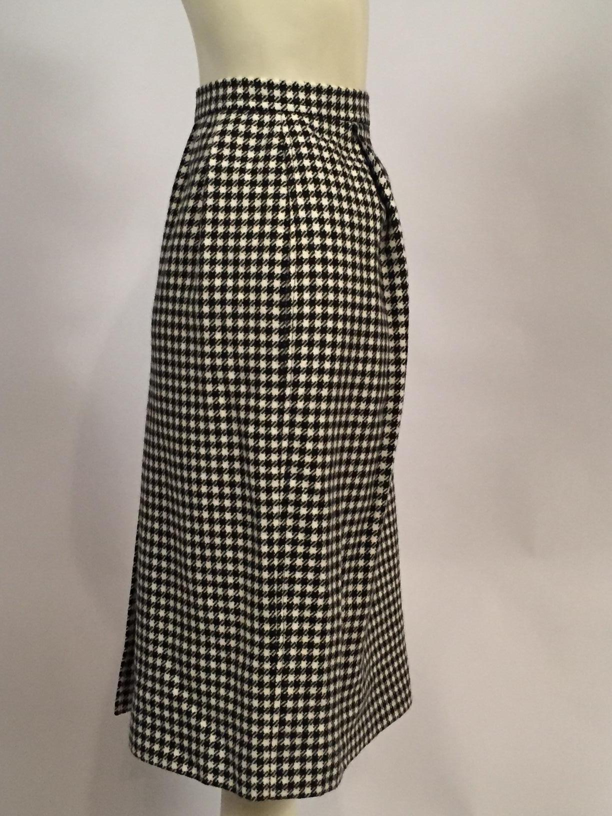 Yves Saint Laurent 1970er Karierter Rock aus Wolle in Schwarz & Weiß im Zustand „Hervorragend“ im Angebot in New Hope, PA