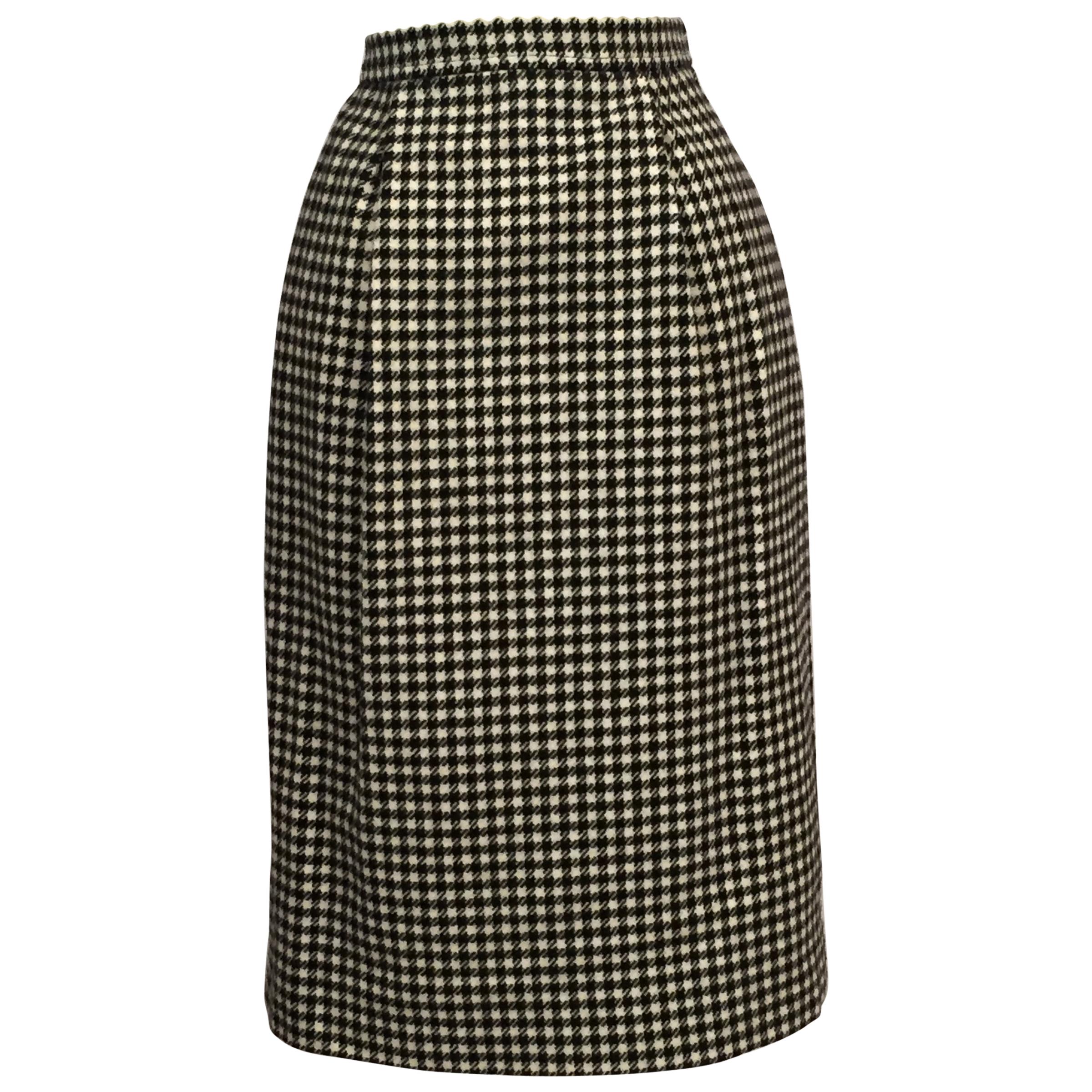 Gonna a quadri in lana bianca e nera di Yves Saint Laurent del 1970