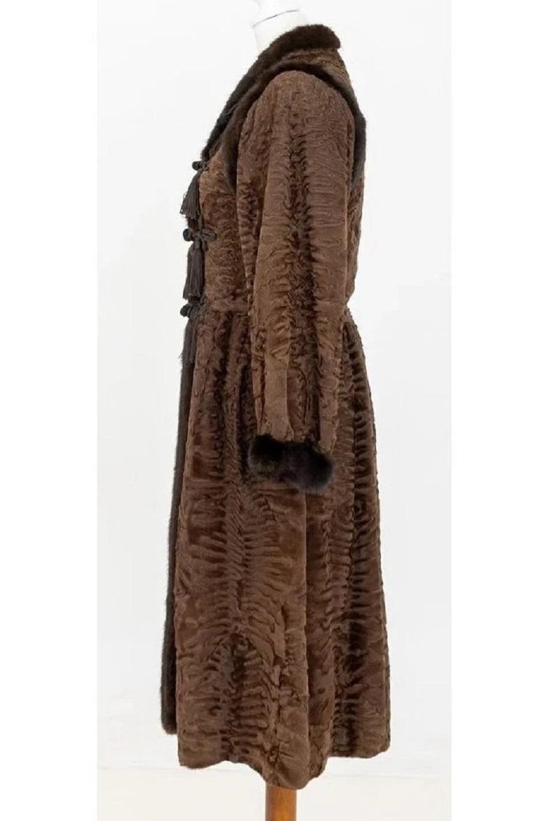YVES SAINT LAURENT 1976 Russian Collection Brown Broadtail Mink Fur Trim Coat S im Zustand „Hervorragend“ im Angebot in Montgomery, TX