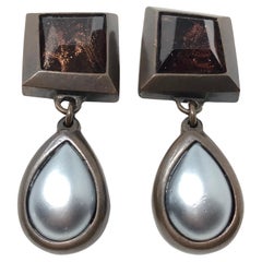 Yves Saint Laurent, boucles d'oreilles pendantes vintage en verre d'art, années 1980