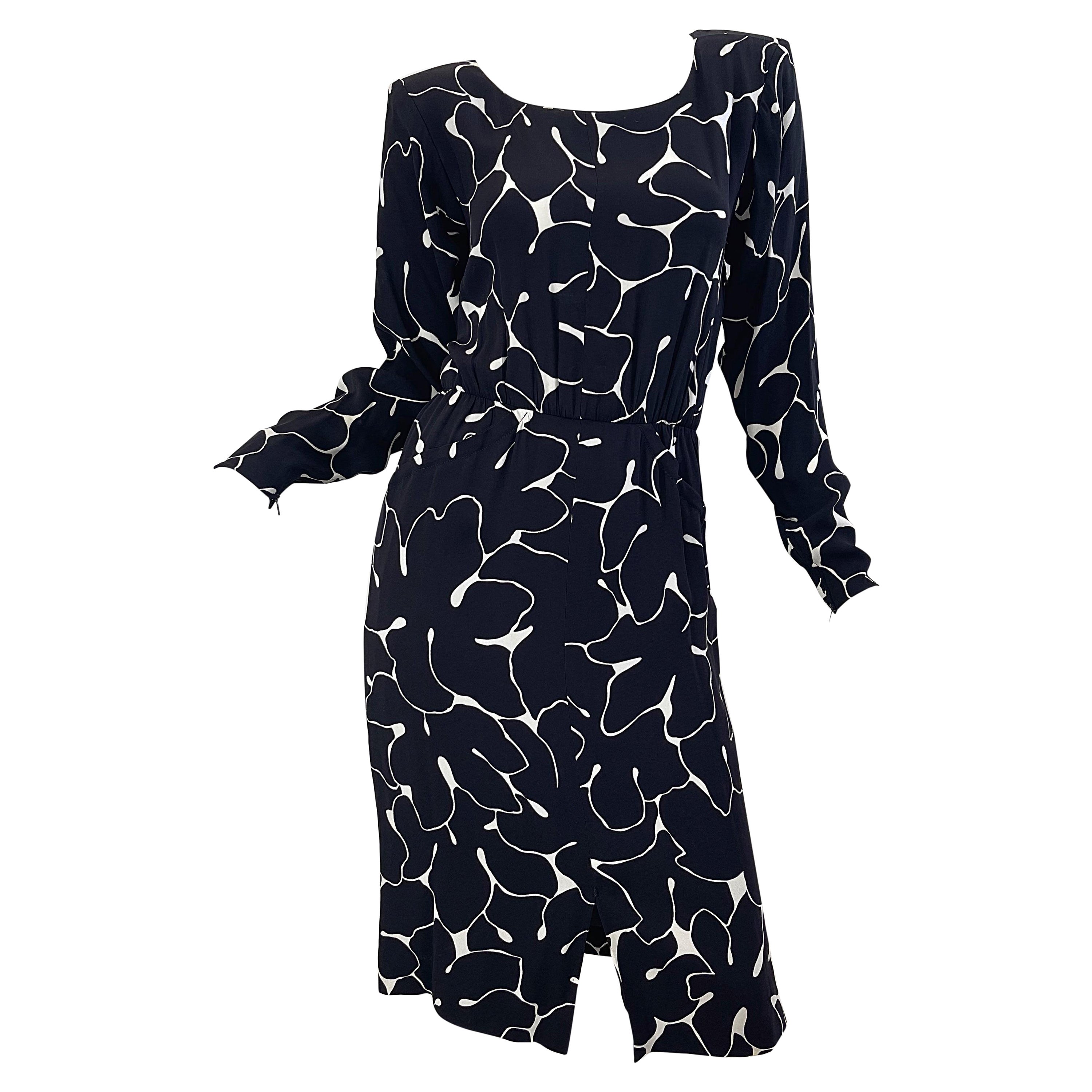 Yves Saint Laurent - Robe en crêpe de soie imprimé fleurs abstraites noires et blanches, années 1980