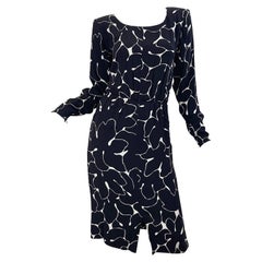 Yves Saint Laurent - Robe en crêpe de soie imprimé fleurs abstraites noires et blanches, années 1980