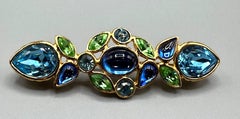 Yves Saint Laurent 1980er Jahre Gold, Grün & Blau Strass Bar Pin / Brosche