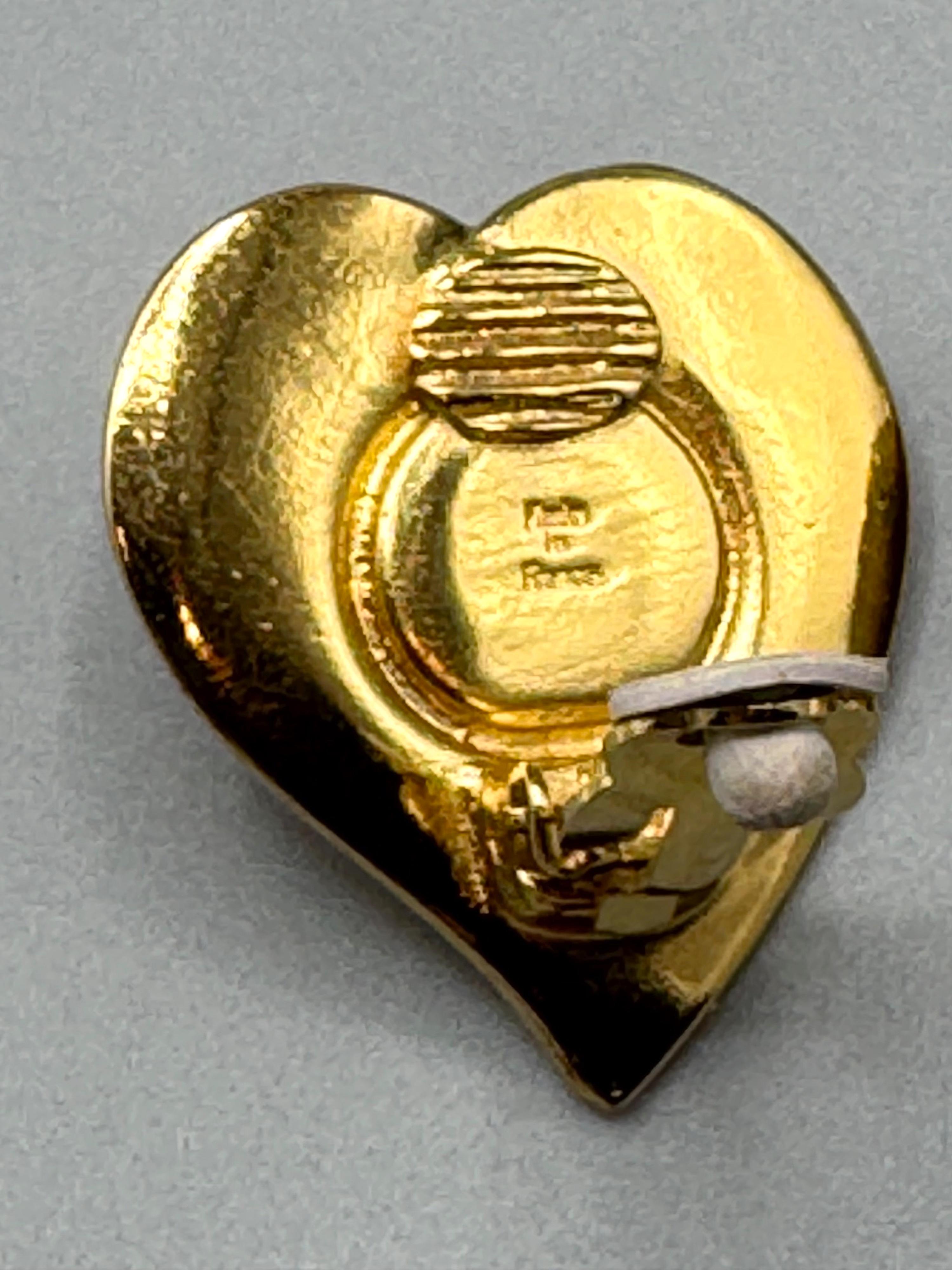 Yves Saint Laurent 1980, collana e orecchini a cuore in oro in vendita 8