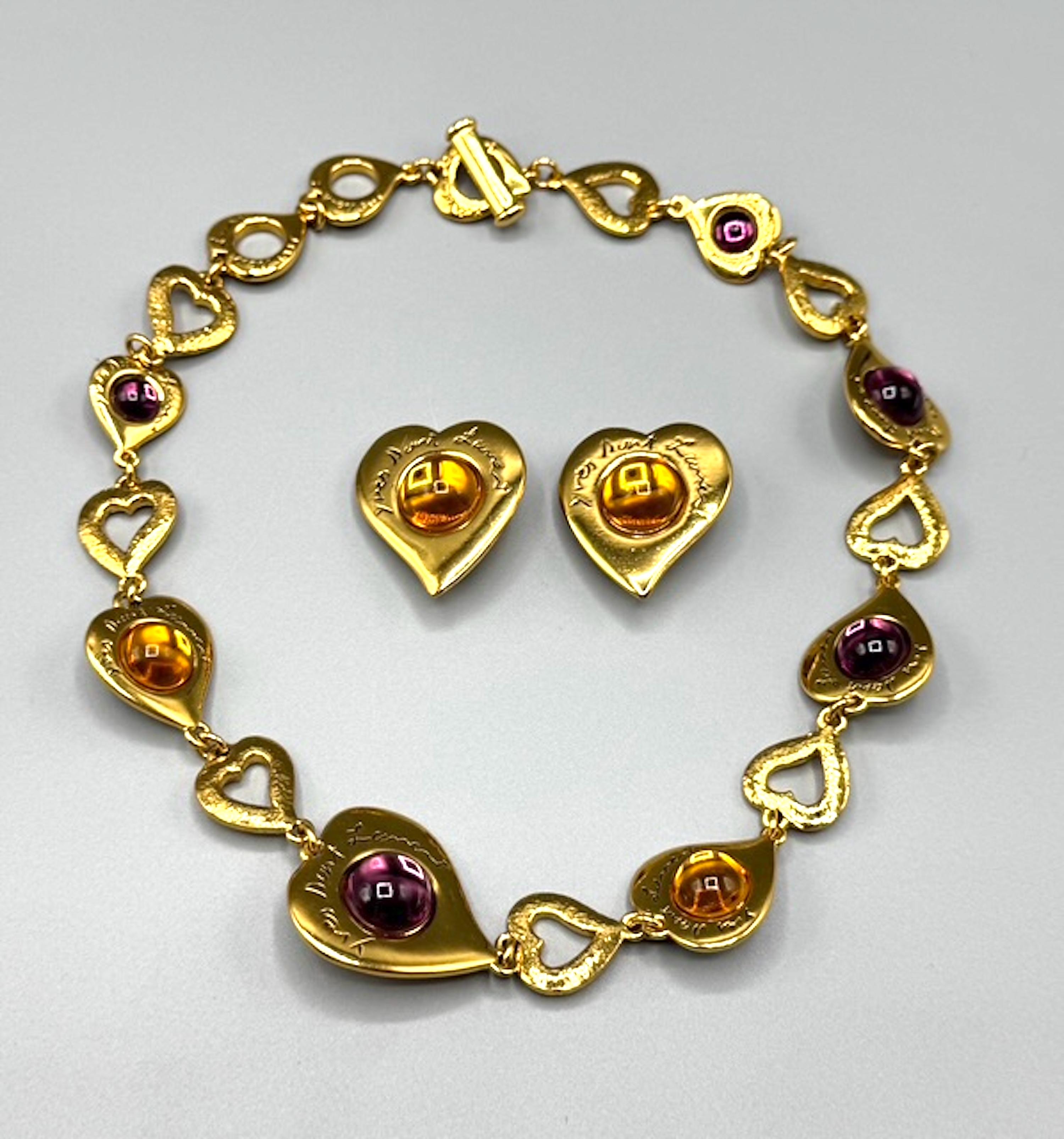 Donna Yves Saint Laurent 1980, collana e orecchini a cuore in oro in vendita