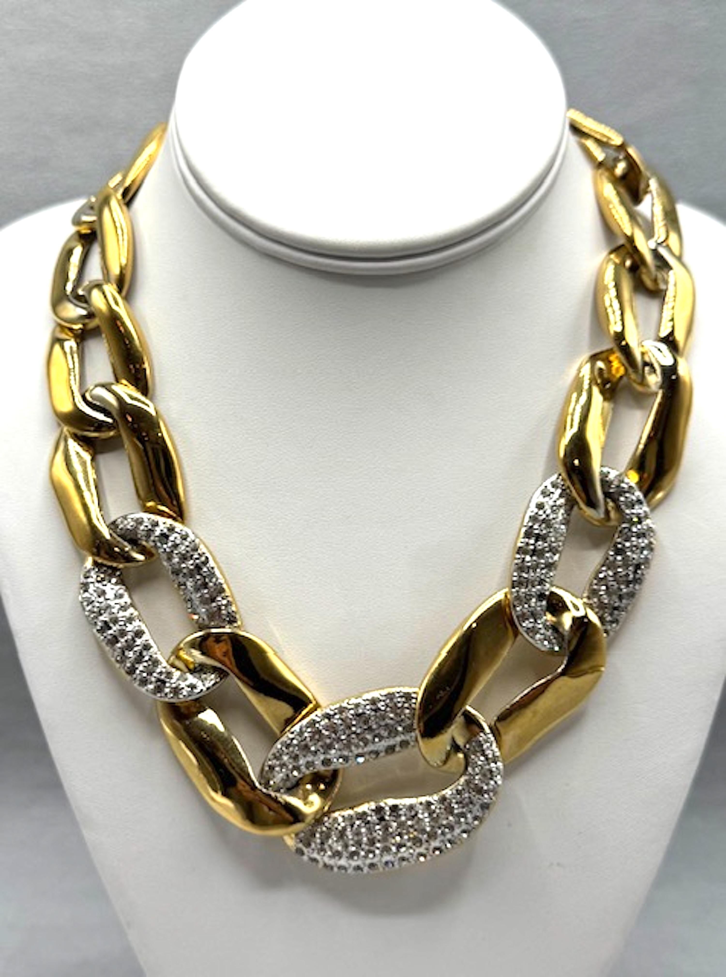 Yves Saint Laurent 1980 - Collier en chaîne à maillons dorés avec strass en vente 11