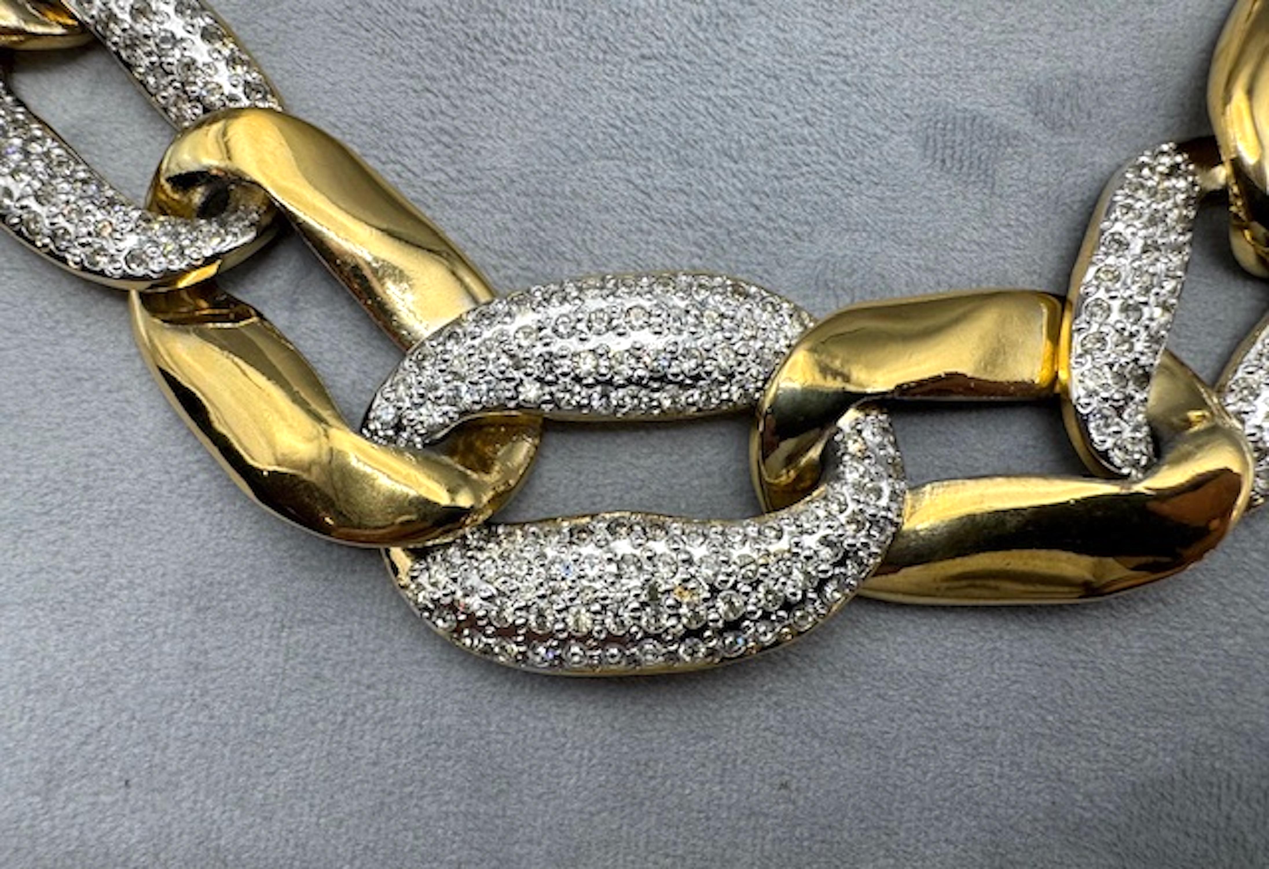 Yves Saint Laurent 1980 - Collier en chaîne à maillons dorés avec strass Bon état - En vente à New York, NY