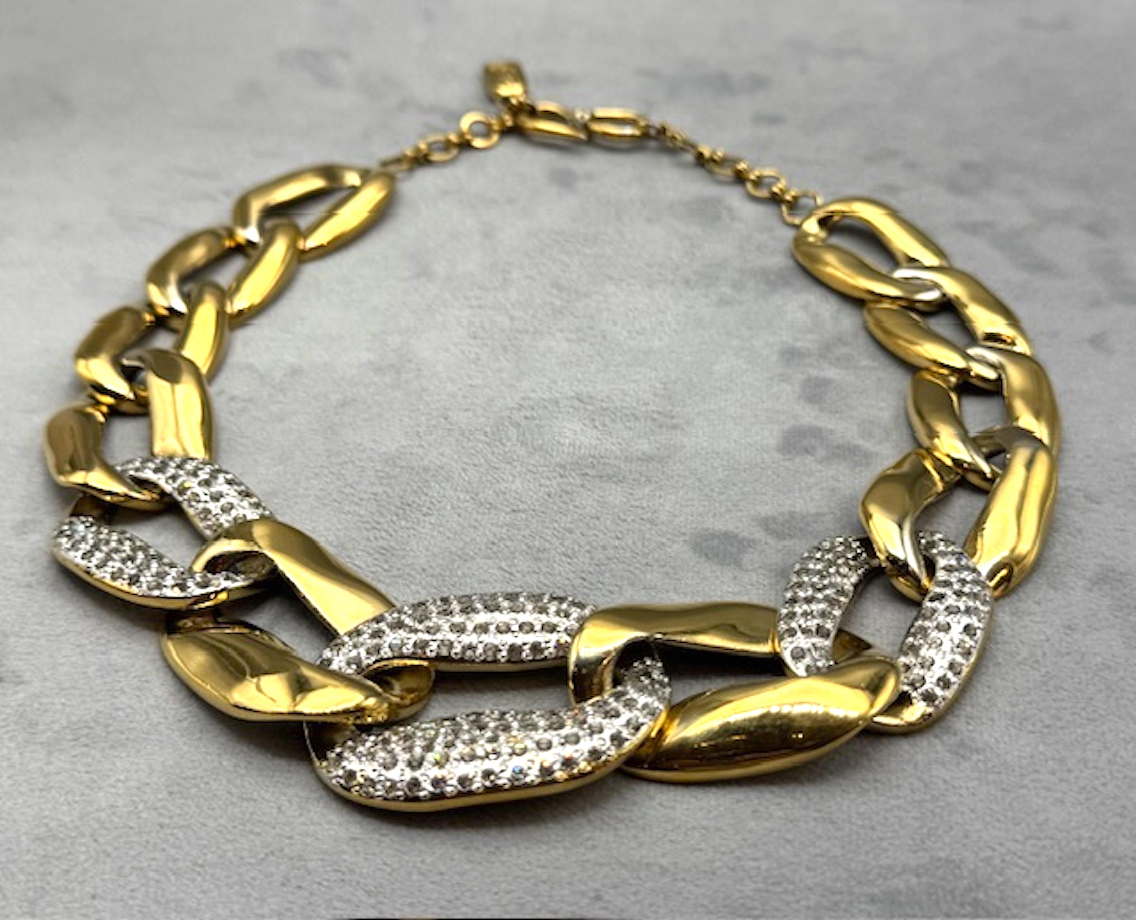 Yves Saint Laurent 1980 - Collier en chaîne à maillons dorés avec strass en vente 2