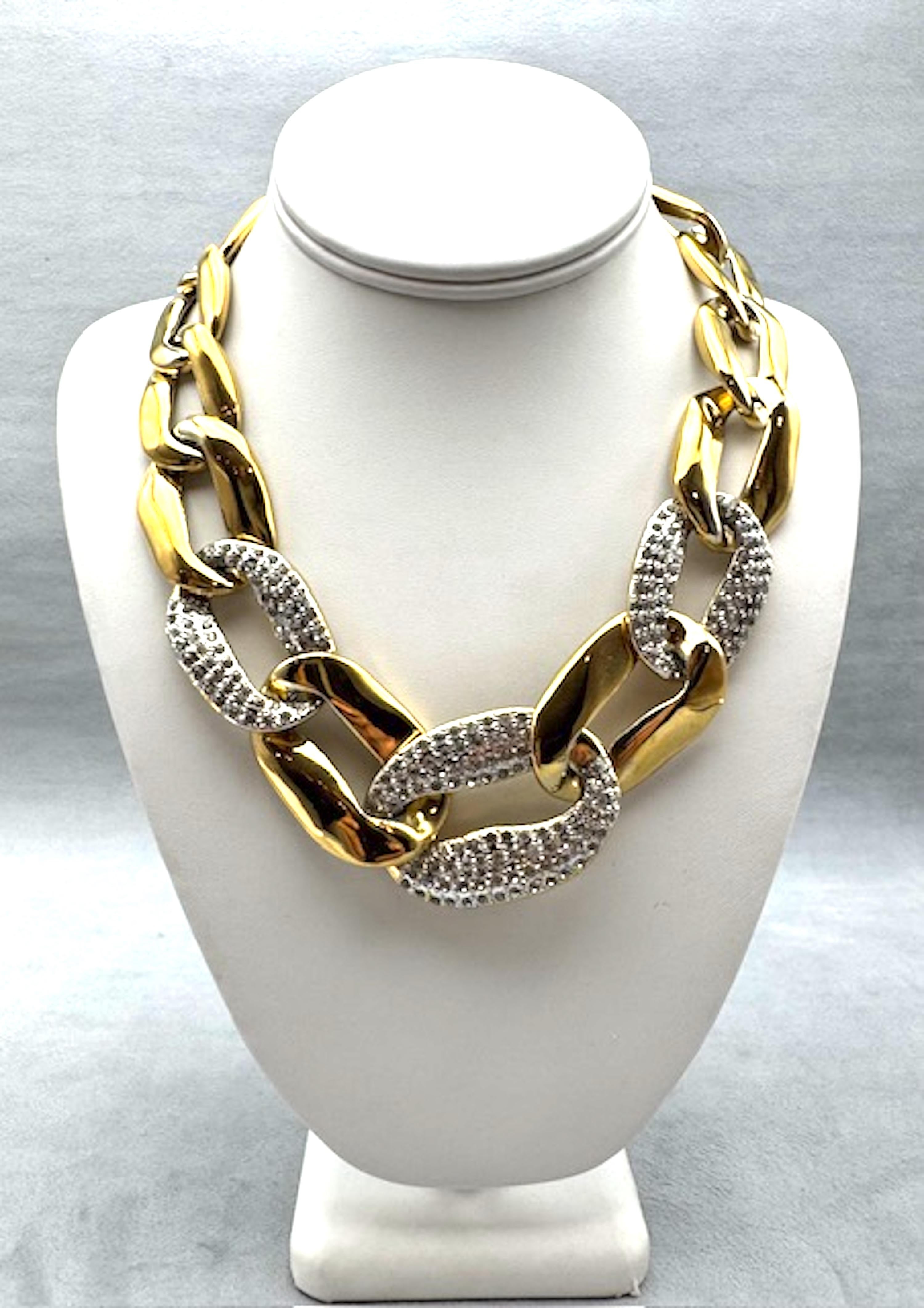 Yves Saint Laurent 1980 - Collier en chaîne à maillons dorés avec strass en vente 5