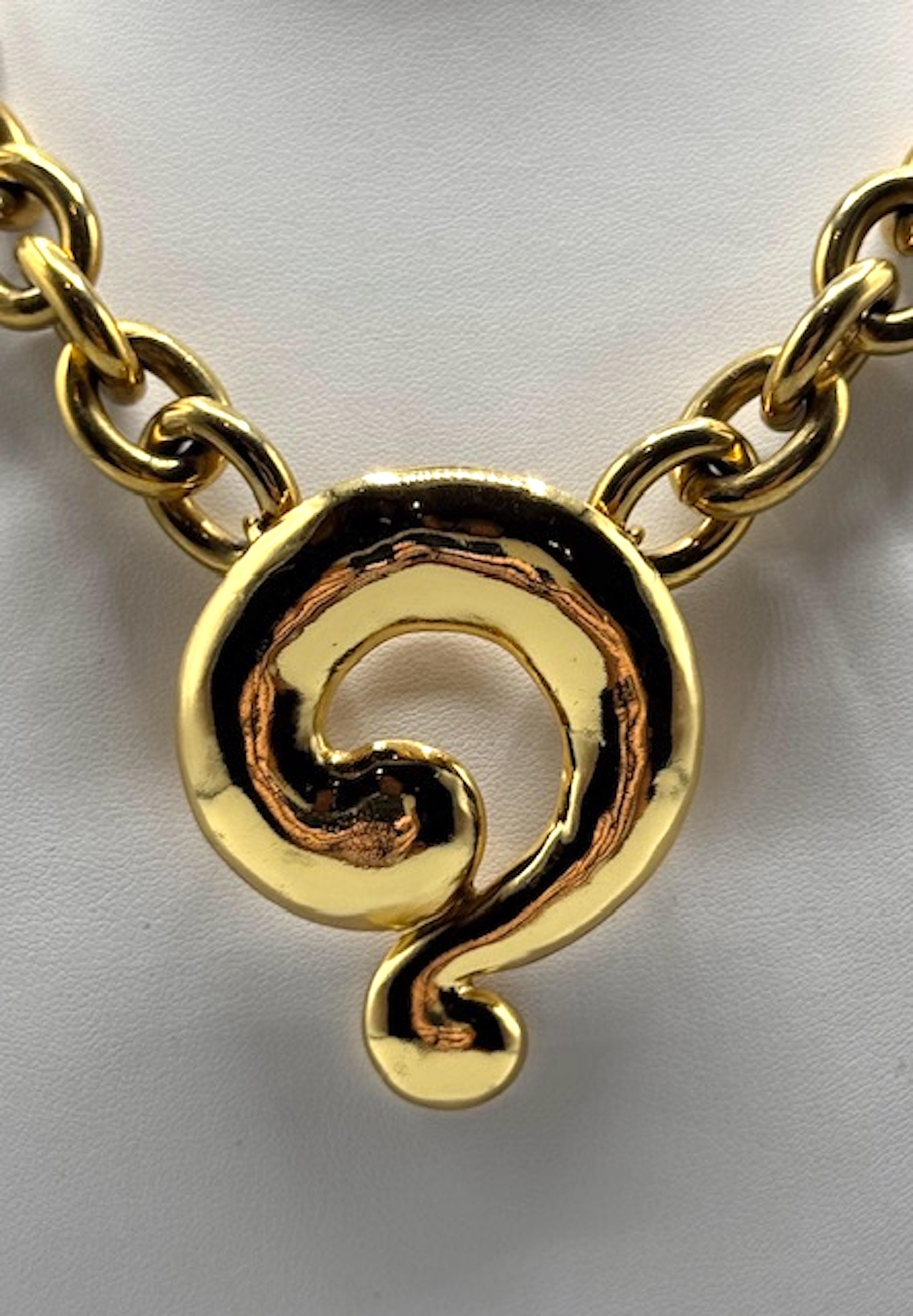 Collana con ciondolo in oro di Yves Saint Laurent degli anni '80 in vendita 6