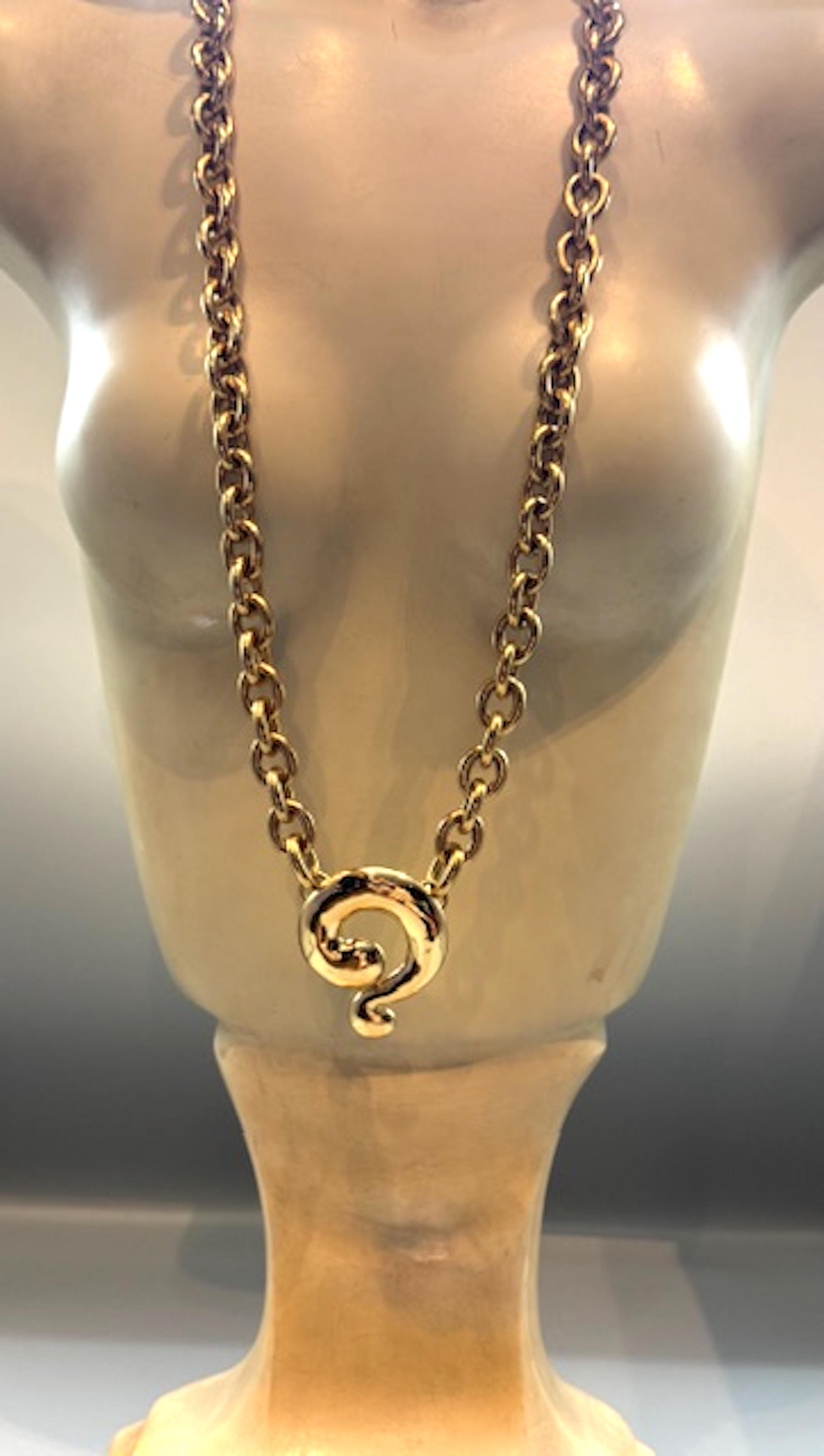 Collana con ciondolo in oro di Yves Saint Laurent degli anni '80 in vendita 9