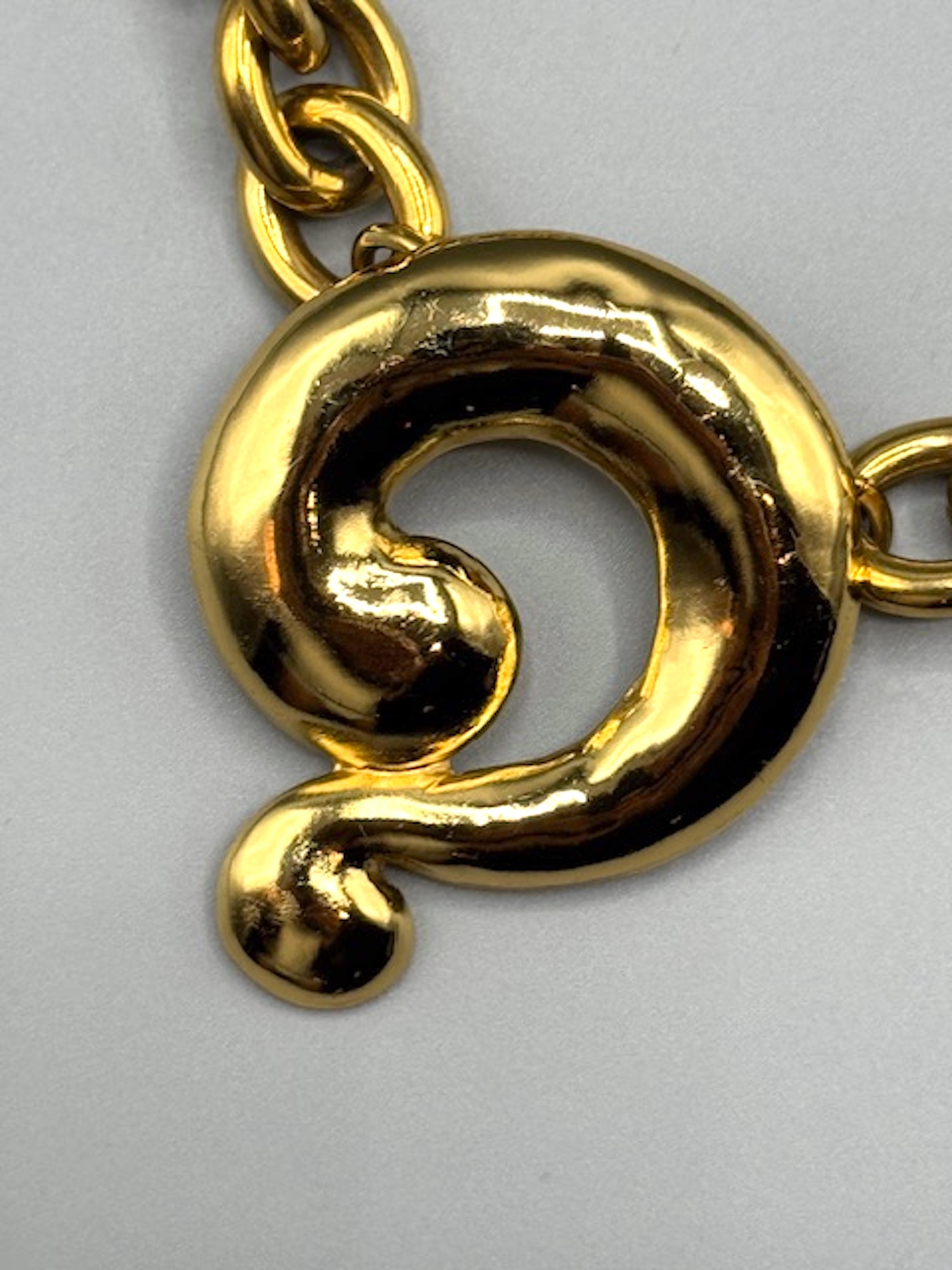 Collana con ciondolo in oro di Yves Saint Laurent degli anni '80 In condizioni buone in vendita a New York, NY