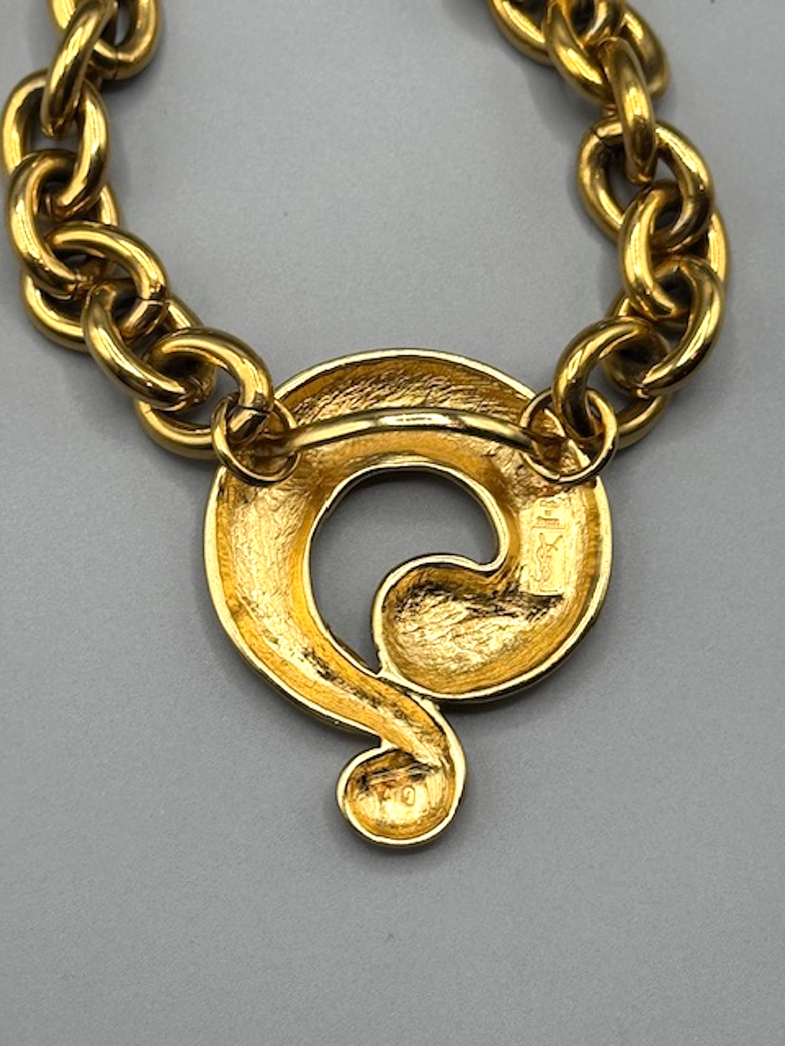 Collana con ciondolo in oro di Yves Saint Laurent degli anni '80 in vendita 3