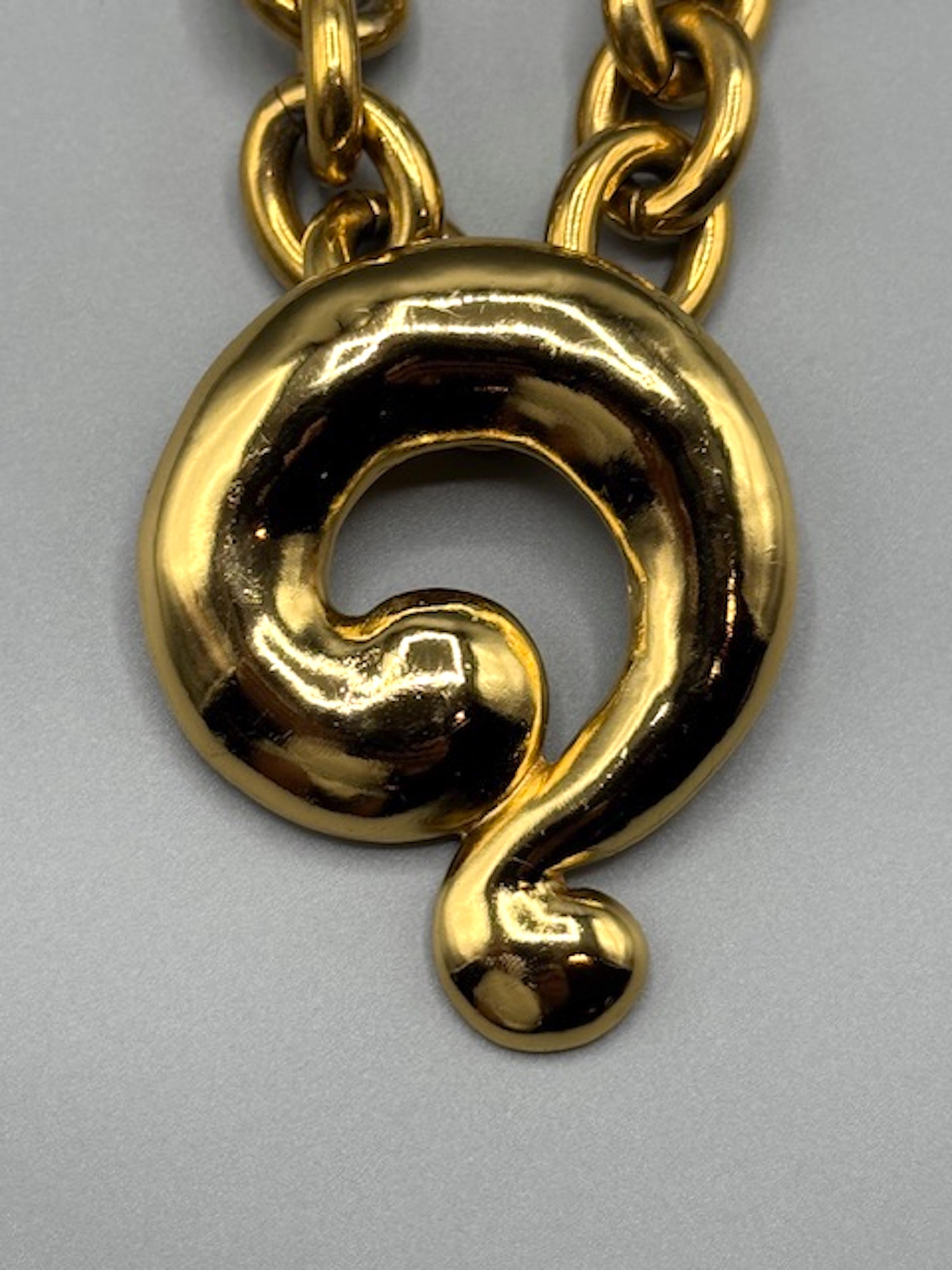 Collana con ciondolo in oro di Yves Saint Laurent degli anni '80 in vendita 4