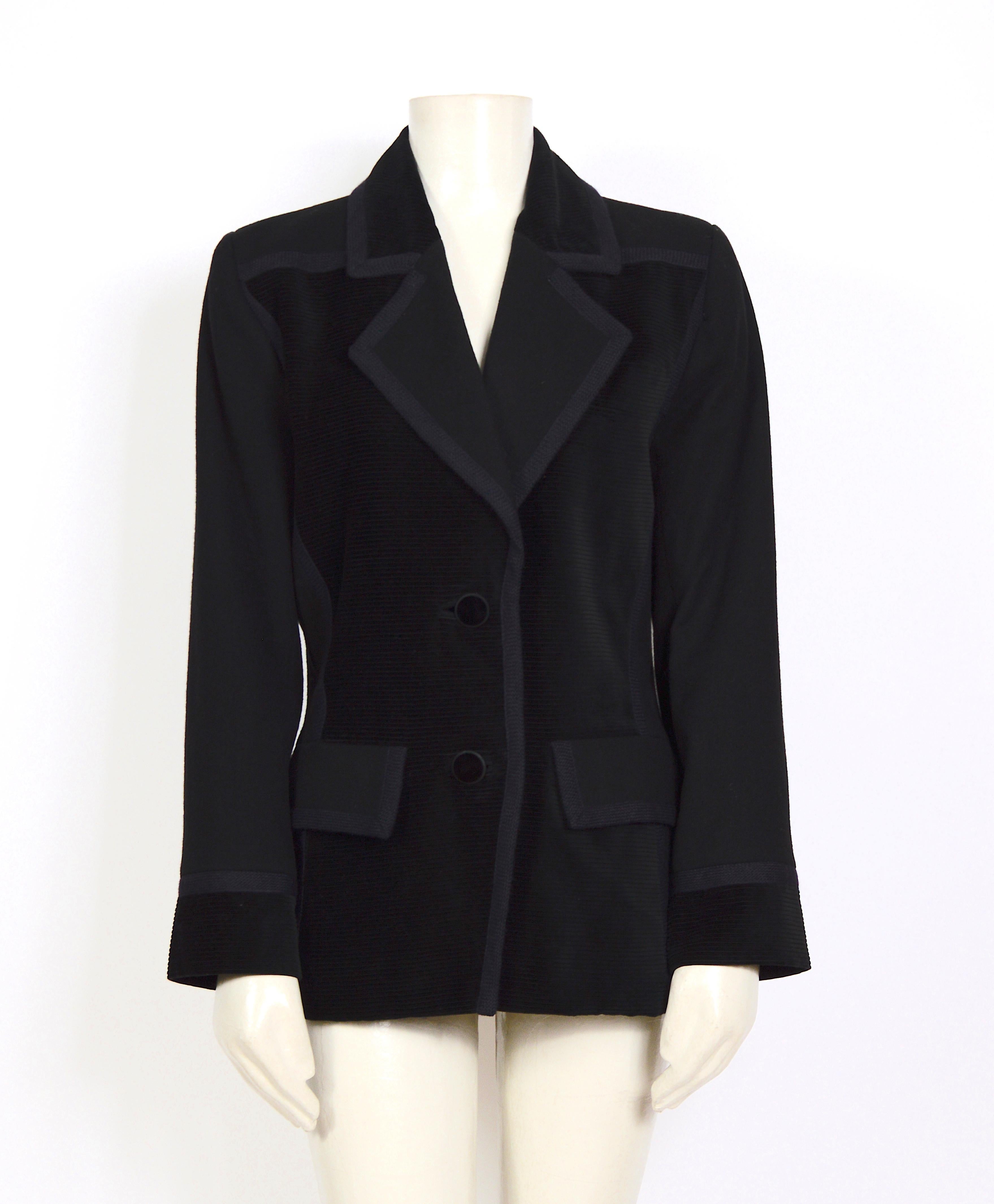 Yves Saint Laurent Piccaso inspired collection.
Black ribbed corduroy velvet and woolen cloth jacket, French size 38, in perfect vintage condition.
Measurements are taken flat:
Sh to Sh 16inch/41cm - Ua to Ua 20inch/51cm(x2) - Waist 17inch/43cm(x2)