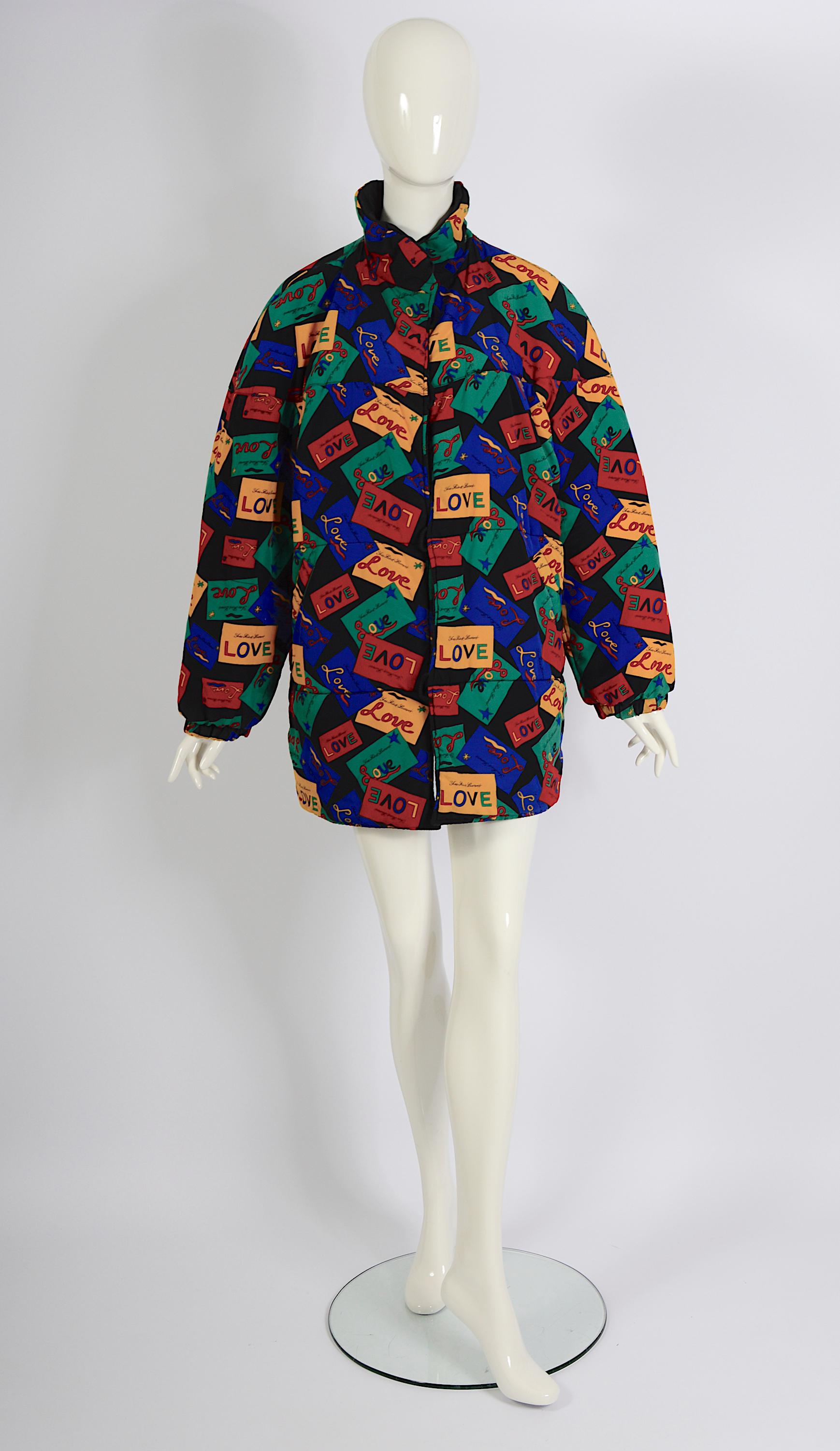 Yves Saint Laurent 1980s Vintage Signed Love Cards Print Reversible Puffer Coat In Excellent Condition For Sale In Antwerpen, Vlaams Gewest