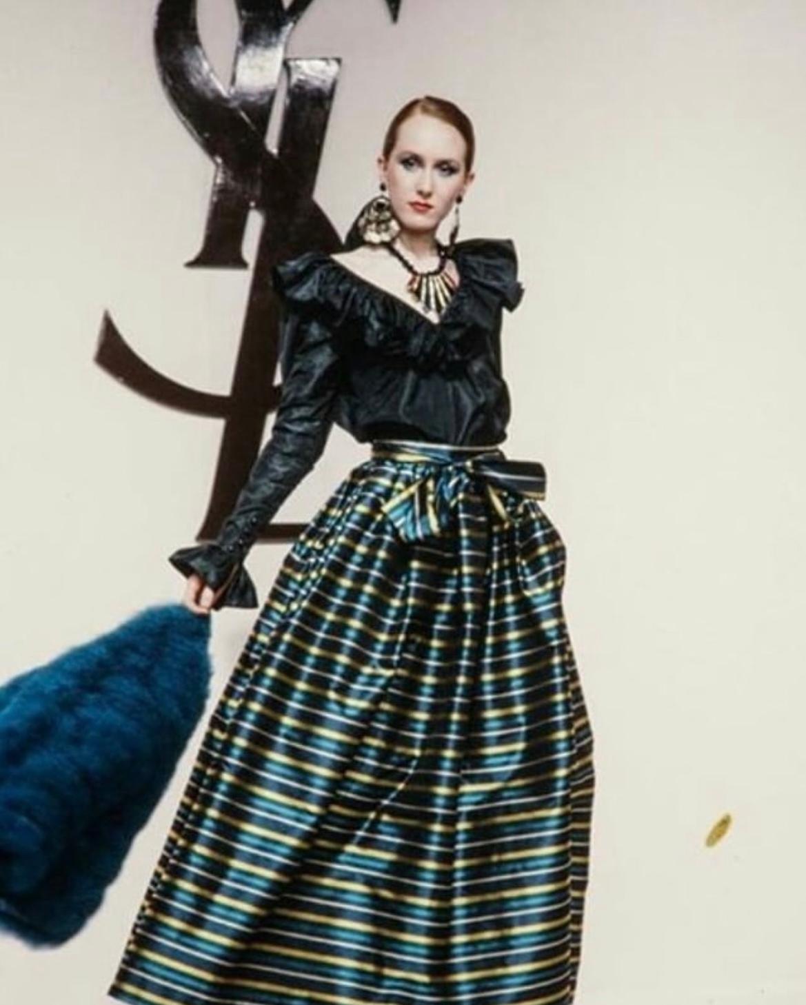 This is just a fantastic Yves Saint Laurent piece !
Its twin walked the runway for the Fall-Winter 1982-1983 show and was also used in the adv campaign shot by Helmut Newton from the same season.
I love having found the references archive pictures