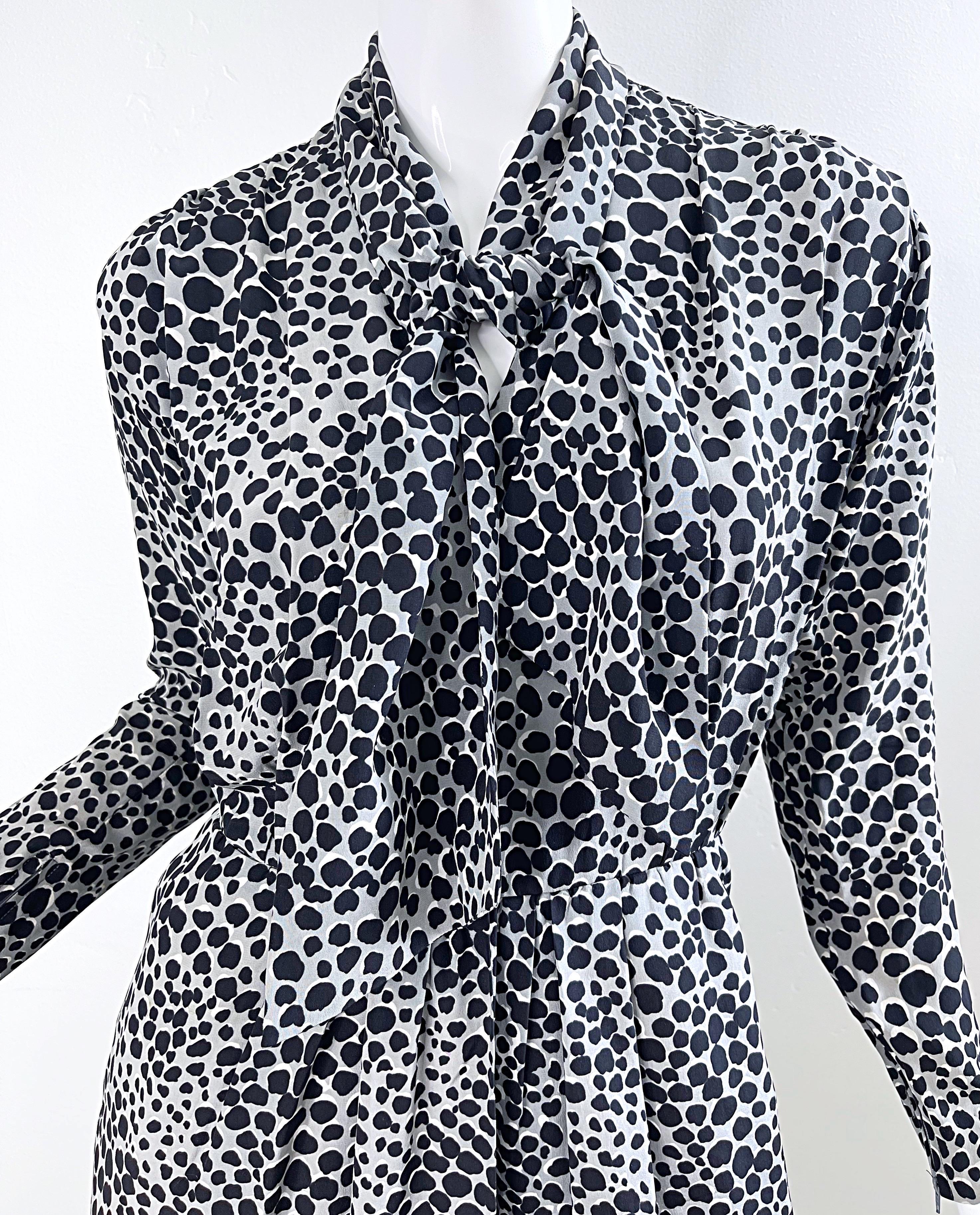 Yves Saint Laurent - Robe YSL en soie noire, grise et blanche avec imprimé léopard, années 1990 Excellent état - En vente à San Diego, CA