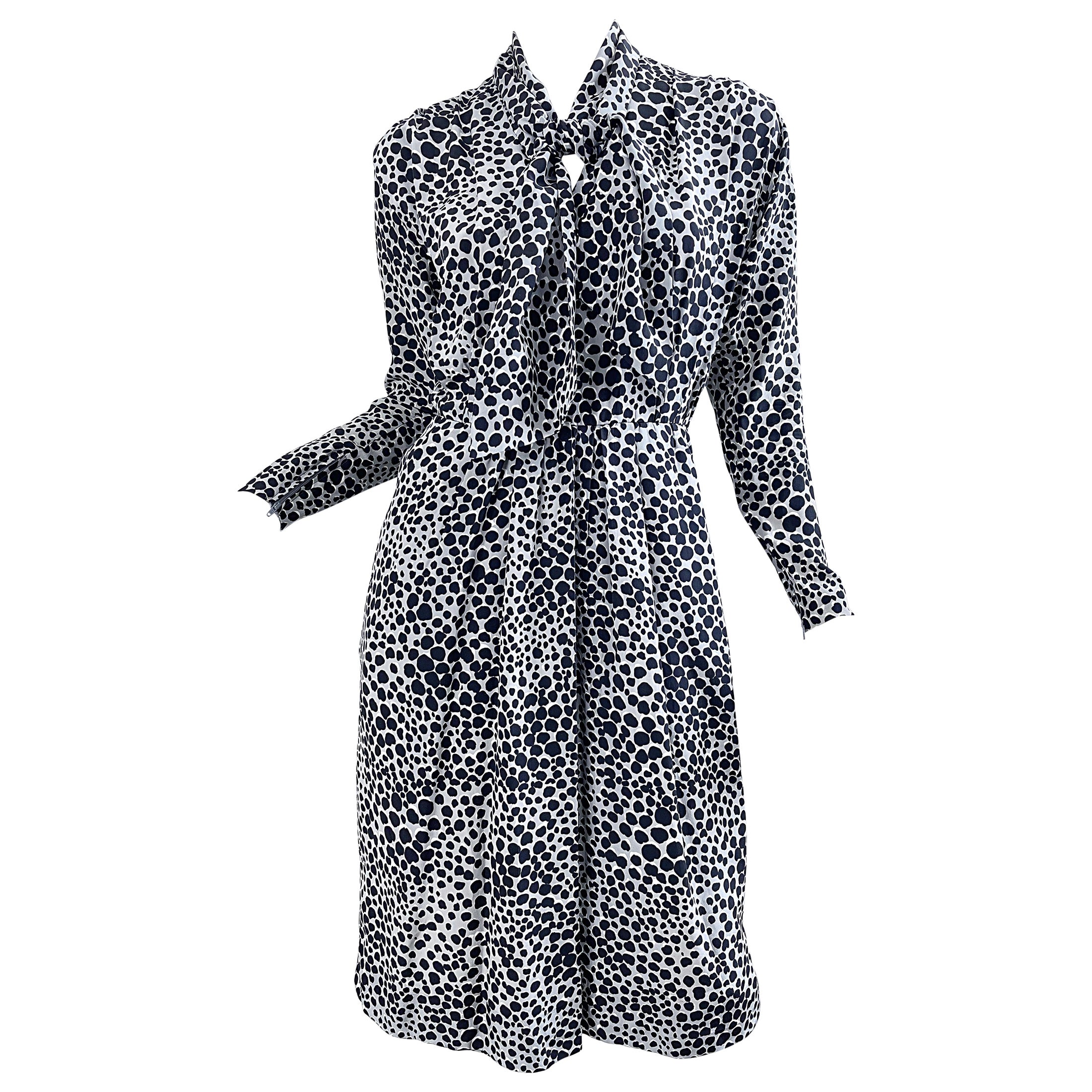 Yves Saint Laurent - Robe YSL en soie noire, grise et blanche avec imprimé léopard, années 1990