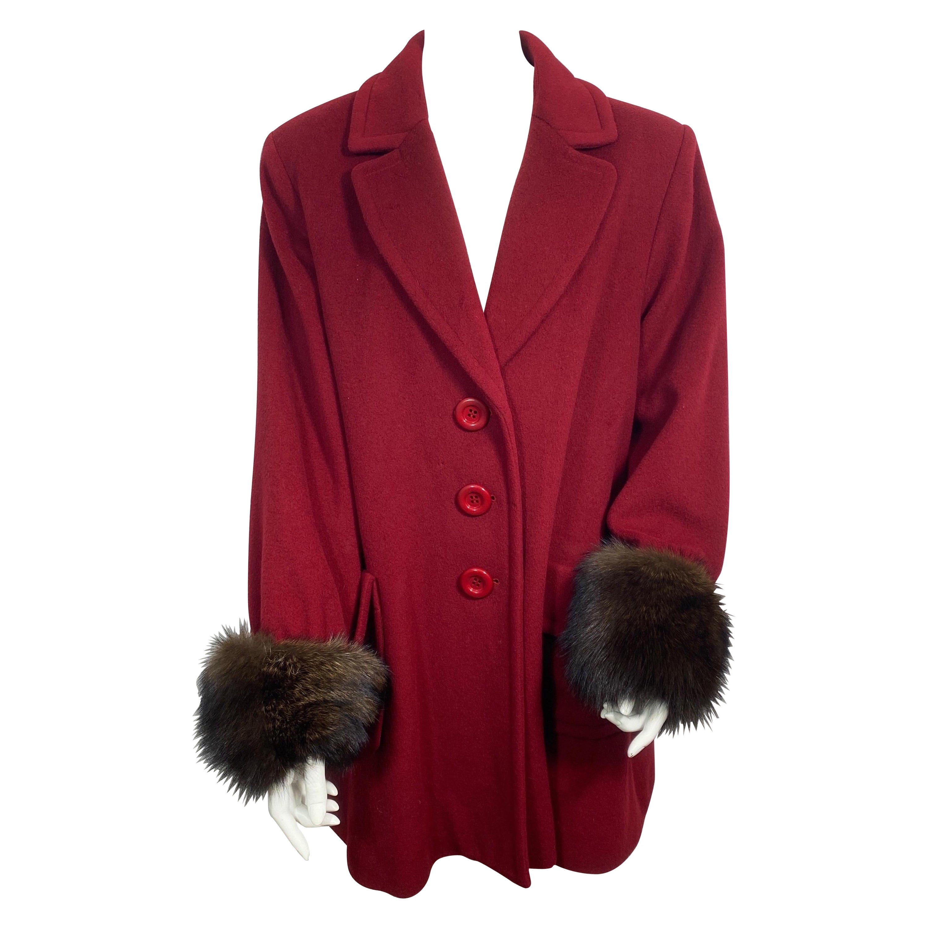 Yves Saint Laurent 1990's Granat Kaschmir und Fuchs Swing Mantel - Größe Large im Angebot
