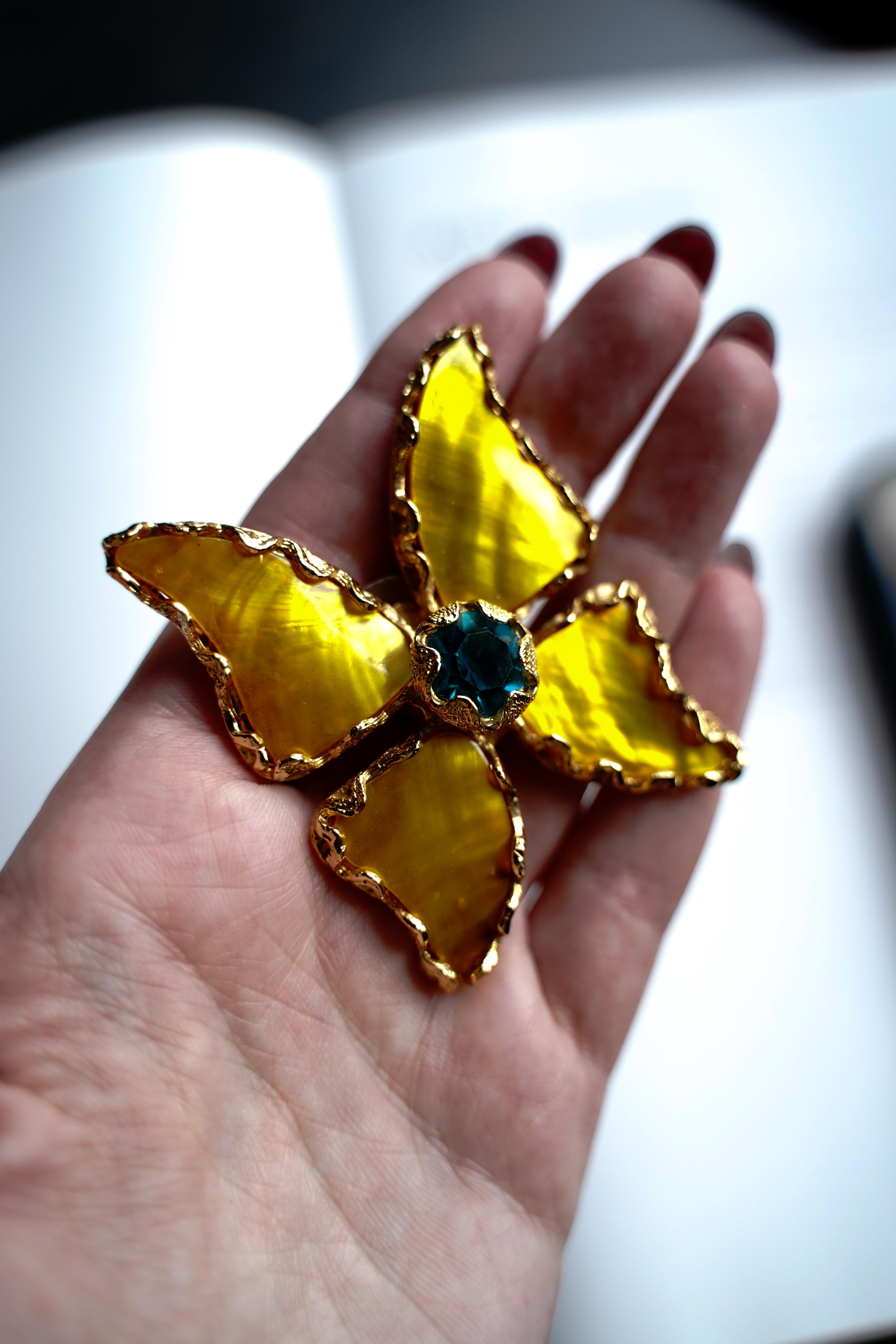 Donna Yves Saint Laurent, 1993 - Orecchini a clip con farfalla 