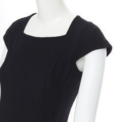 YVES SAINT LAURENT 2009 robe fourreau en laine noire à col carré et manches capuchon FR36
