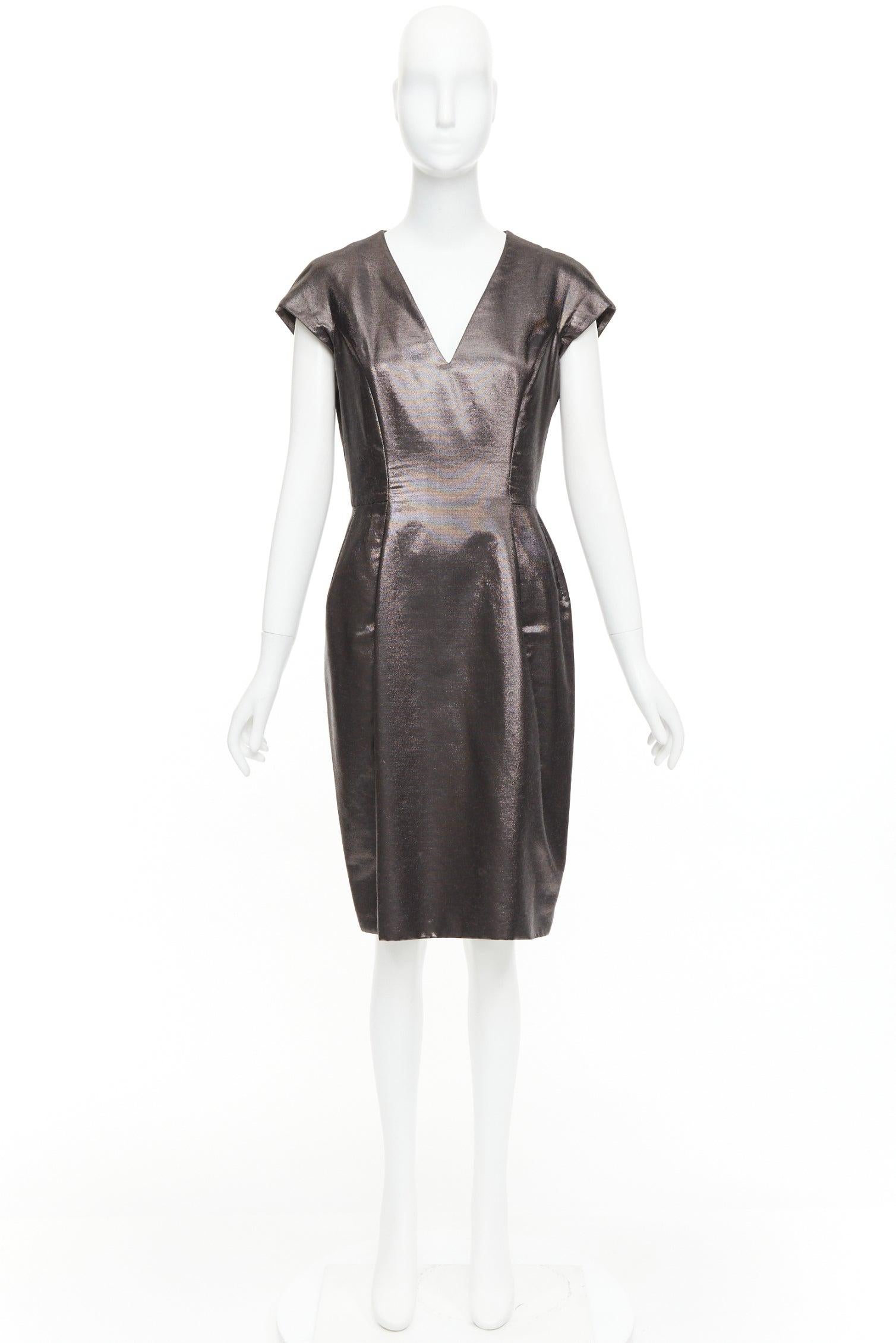 YVES SAINT LAURENT 2009 bronzefarbener Metallic-Look V-Ausschnitt Etuikleid FR40 S
Referenz: CAKK/A00040
Marke: Yves Saint Laurent
Designer: Stefano Pilati
Collection'S: 2009
MATERIAL: Wolle, Gemisch
Farbe: Bronze
Muster: Solide
Verschluss: