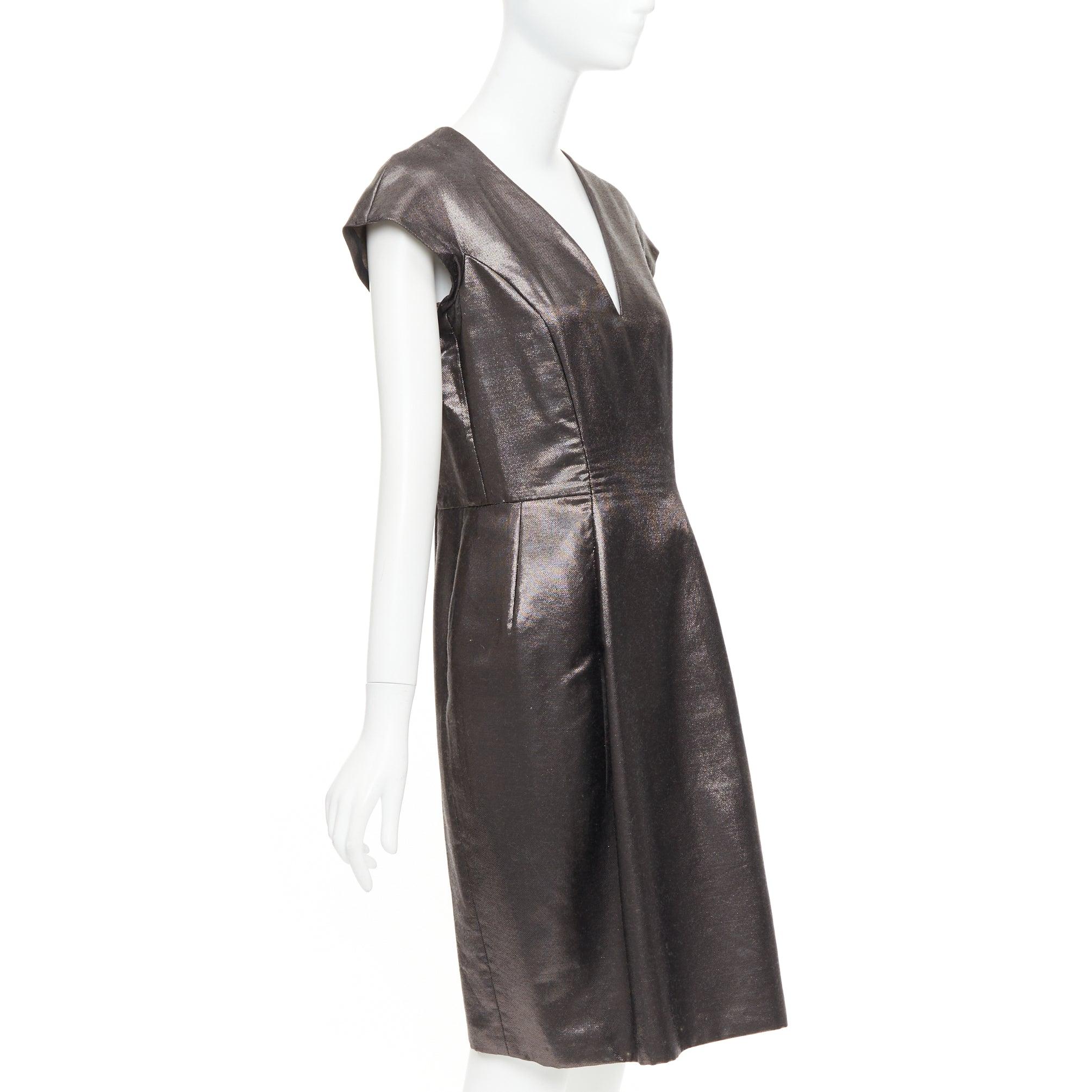 YVES SAINT LAURENT 2009 bronzefarbener Metallic-Look V-Ausschnitt Etuikleid FR40 S (Grau) im Angebot