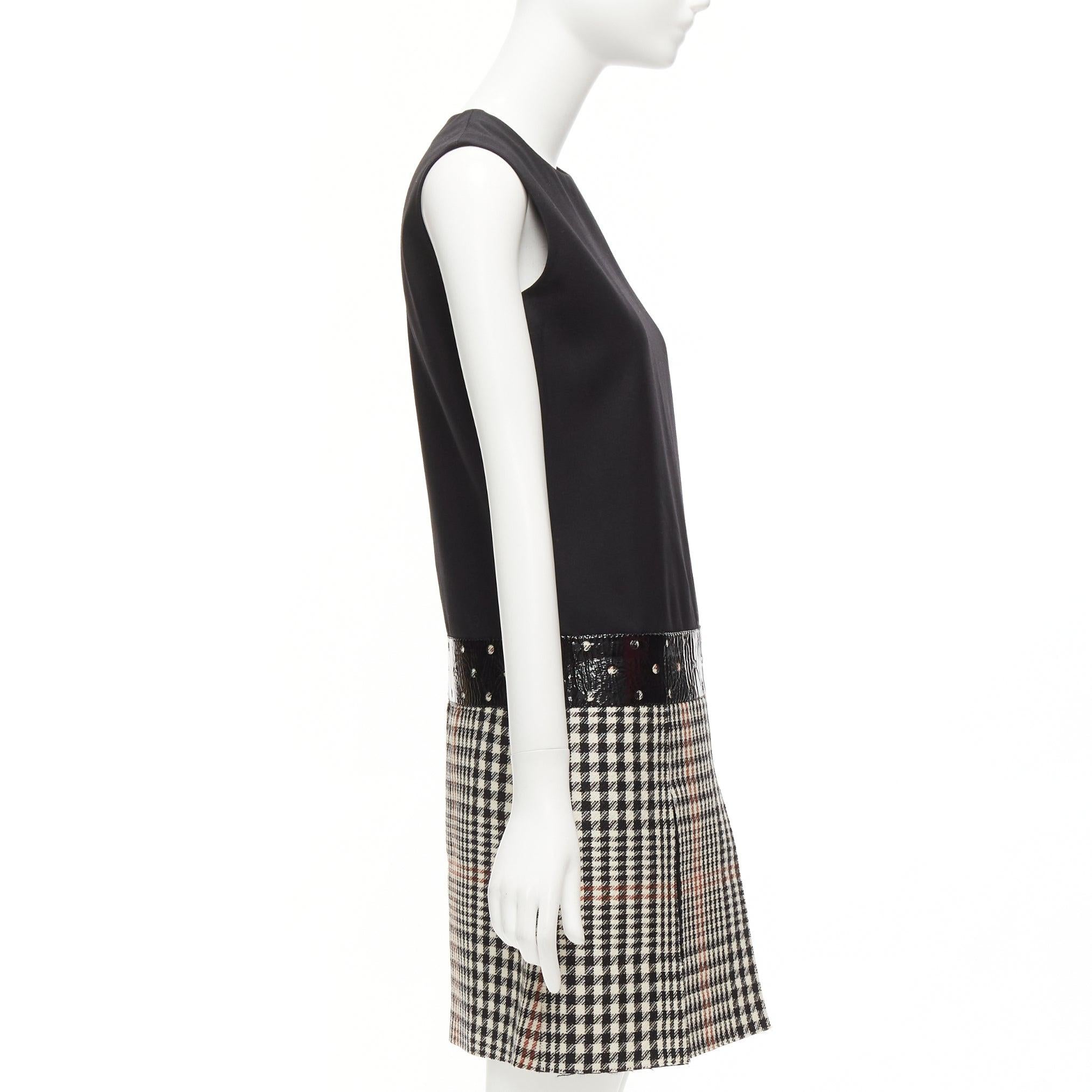 YVES SAINT LAURENT 2011 Laufsteg-Flaare-Kleid aus Wolle mit schwarzem Hahnentrittmuster FR36 S im Angebot 1